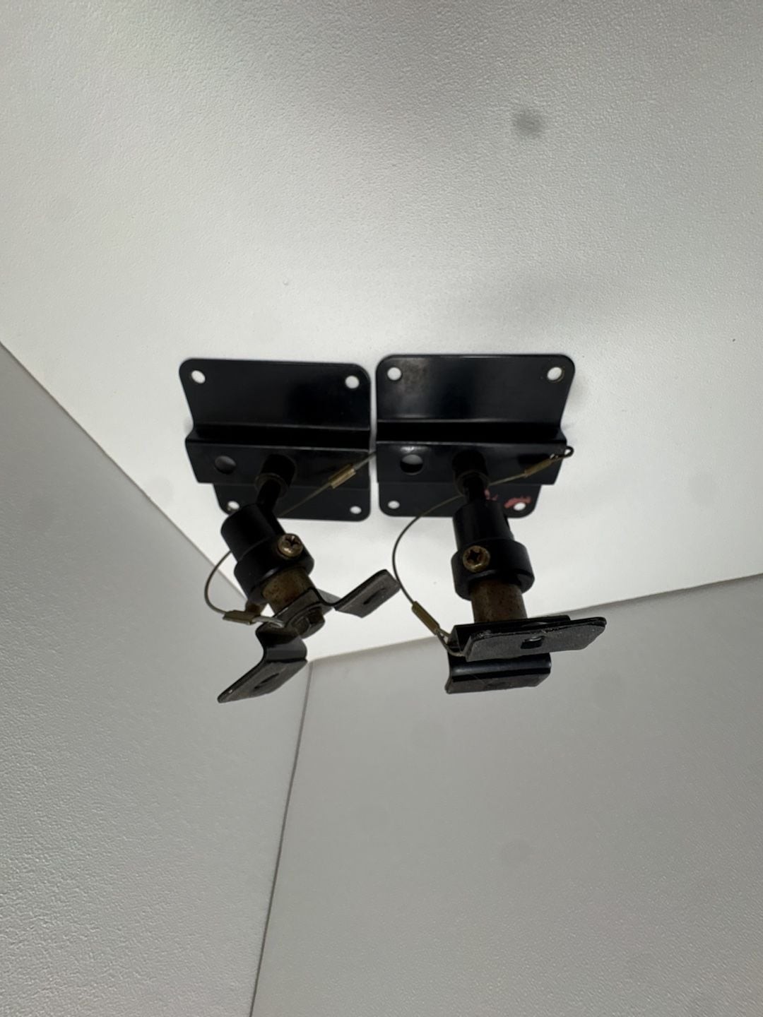 Pair of Universal Heavy Duty Adjustable Speaker Wall/Ceiling Mounts