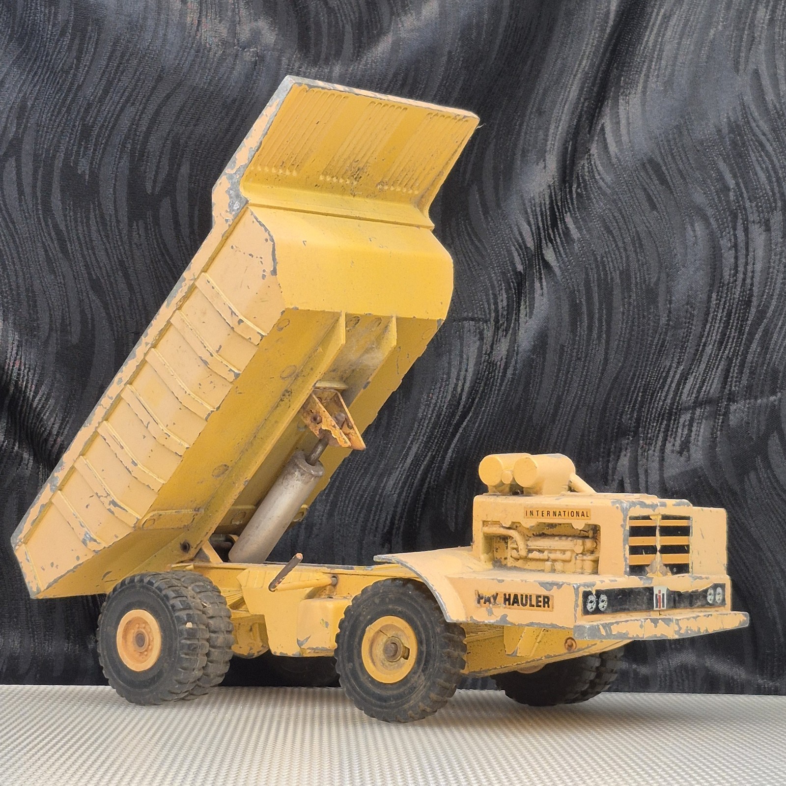 Vintage Ertl International Harvester IH Payhauler Dump Truck Die-Cast 1:25