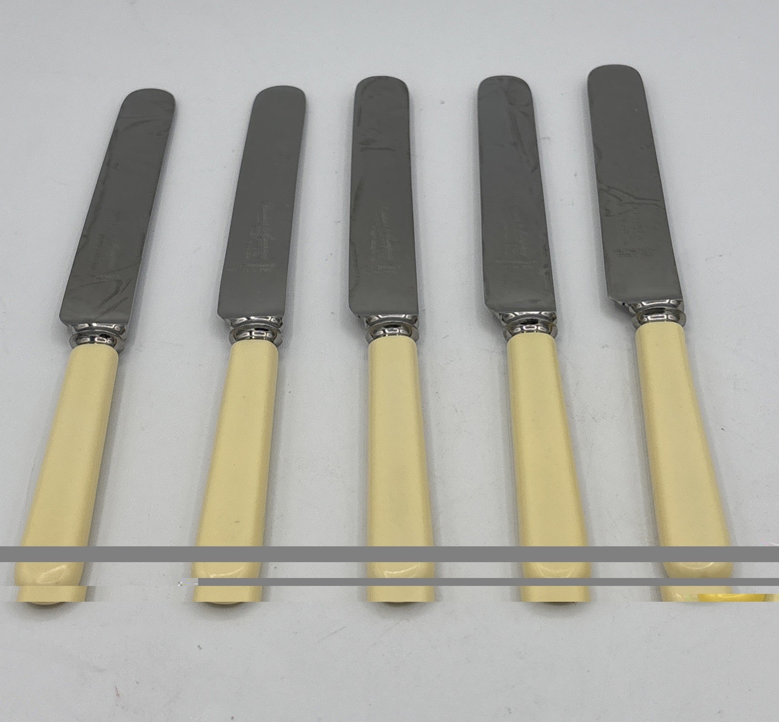 5 Sanders & Co Sheffield Made Stainless Dinner Knives Made In England Bakelite?
