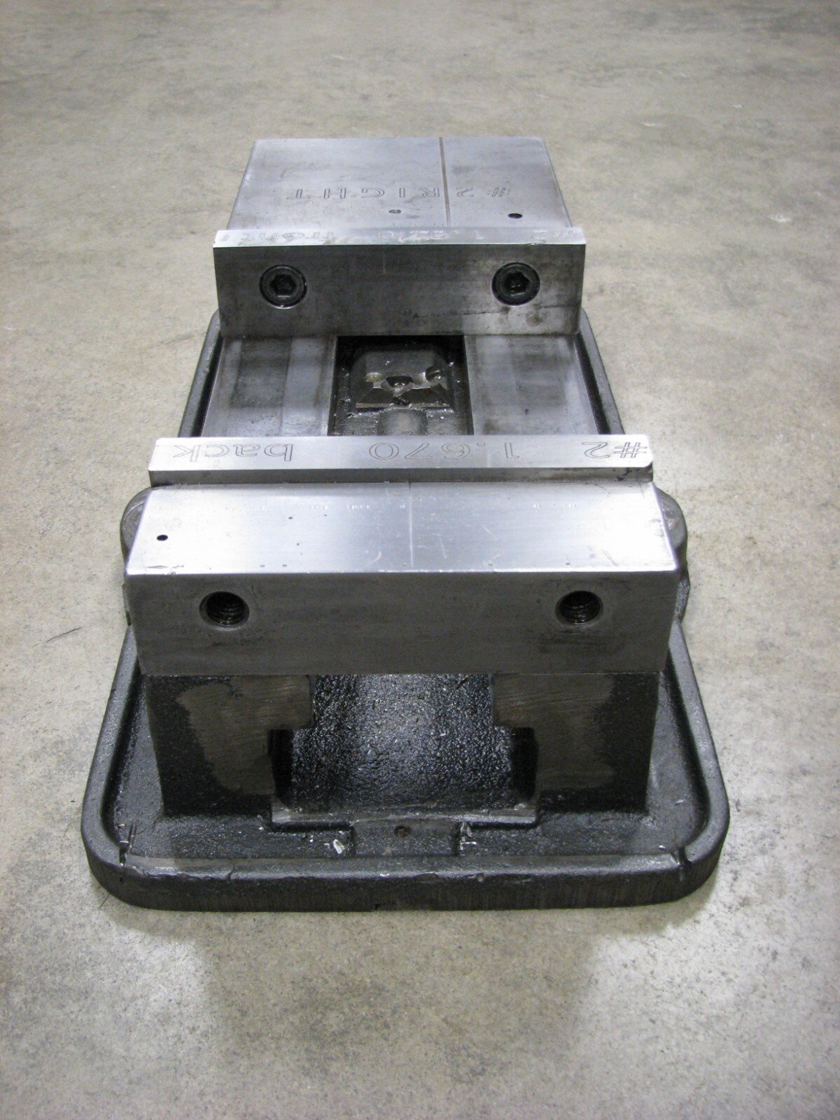 Kurt Type Angle Lock Mill Vise 6"