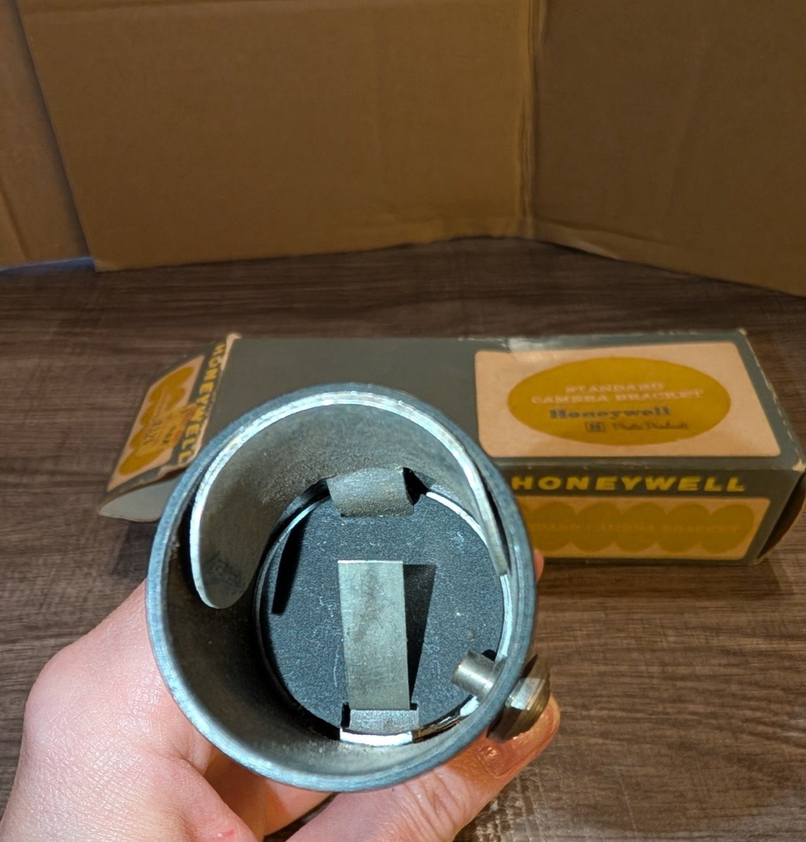 Honeywell Standard Camera Bracket Flash Mount w/ Box (#300)