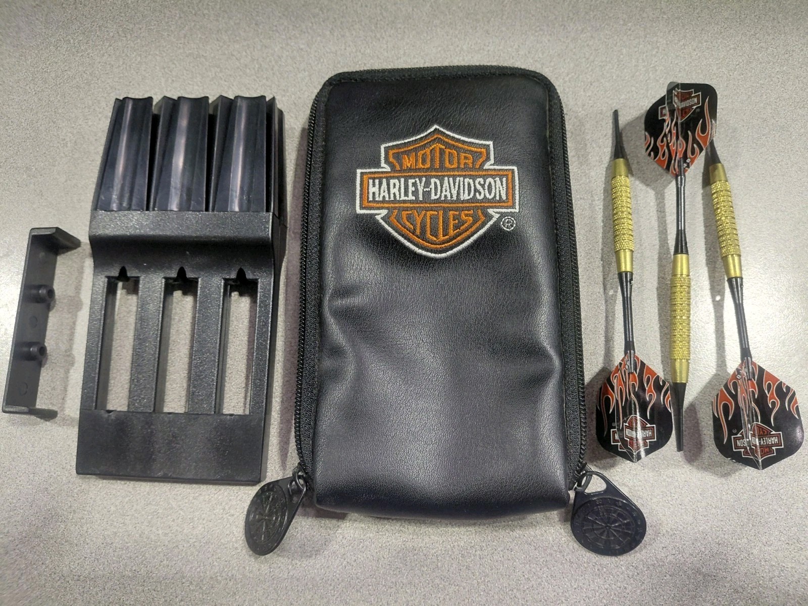Harley-Davidson Dart Case Big Zipper Dart Have Plastic Tips That Can Be Changed.