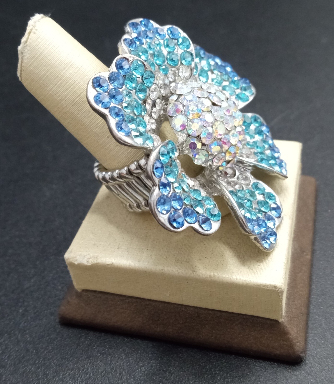 Vintage Blue Rhinestone Flower Stretch Ring