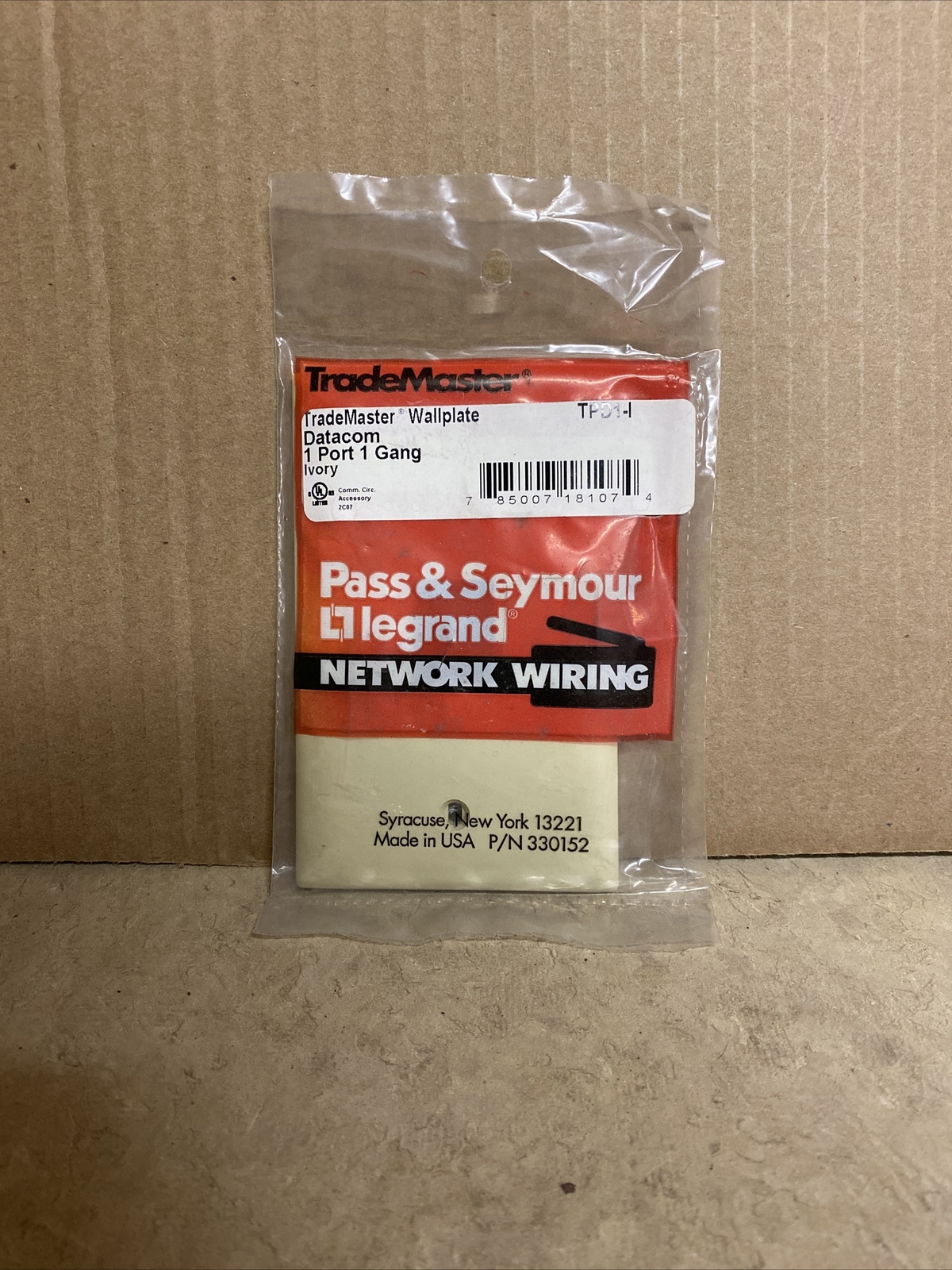 Pass & Seymour Trademaster TPD1-I 1 Port DataCom 1 Gang Wallplate Ivory
