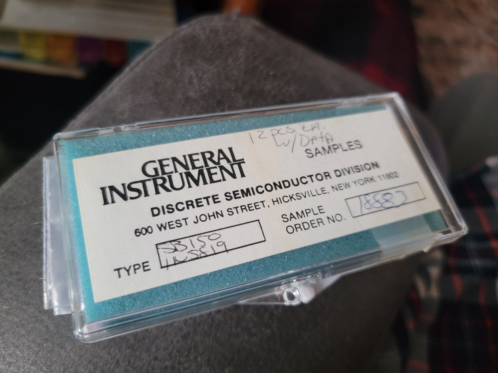 24 Numbered General Instruments 1N5819 Diodes  1A 40V  Barrier Diodes