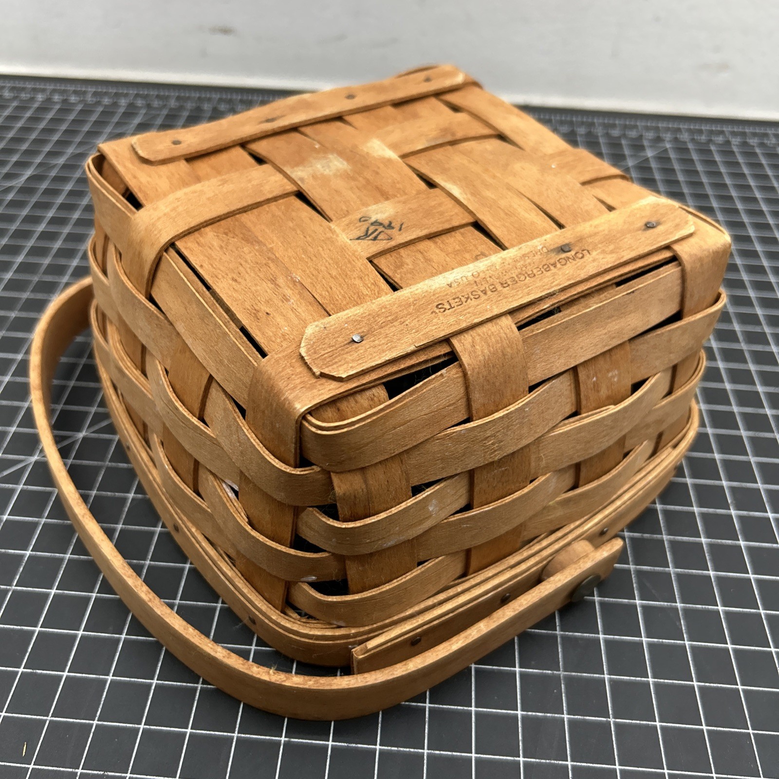 1999 Longaberger Berry Basket with Swing Handle; 7" Square