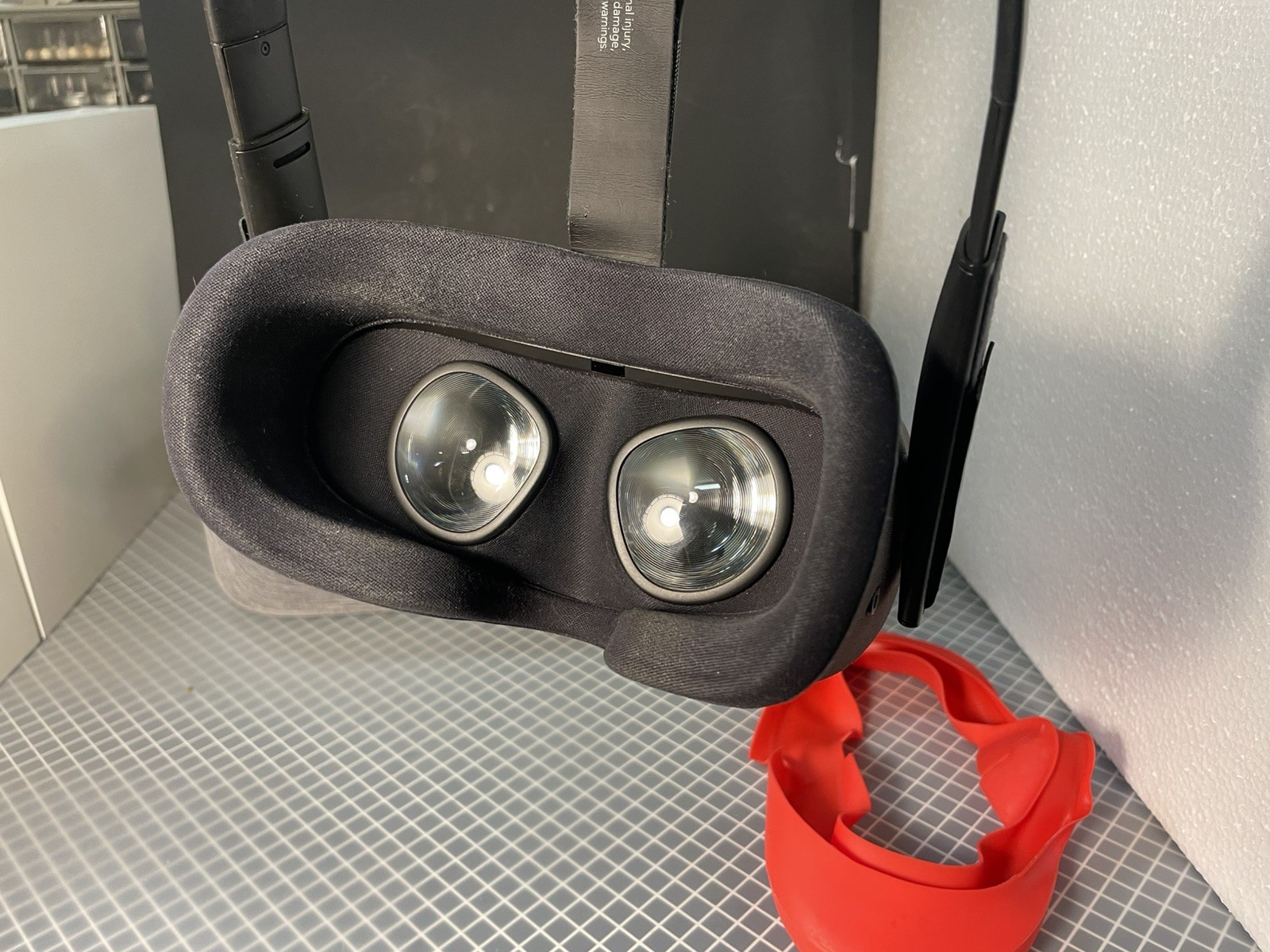 Oculus Quest 1 (64GB) - Complete Bundle w/ Carrying Case, Display Stand