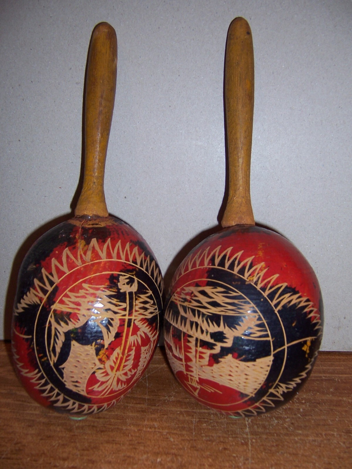VINTAGE UNBRANDED PAIR OF HAND PAINTED GOURD & WOODEN CUBAN MARACAS - 1950'S