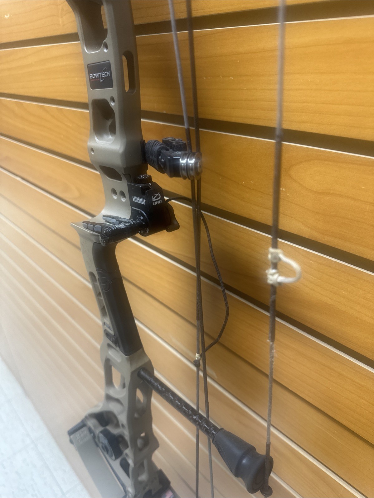 Bowtech Core SS Compound Bow - RH - 70# Max - Integrated MX2 Rest