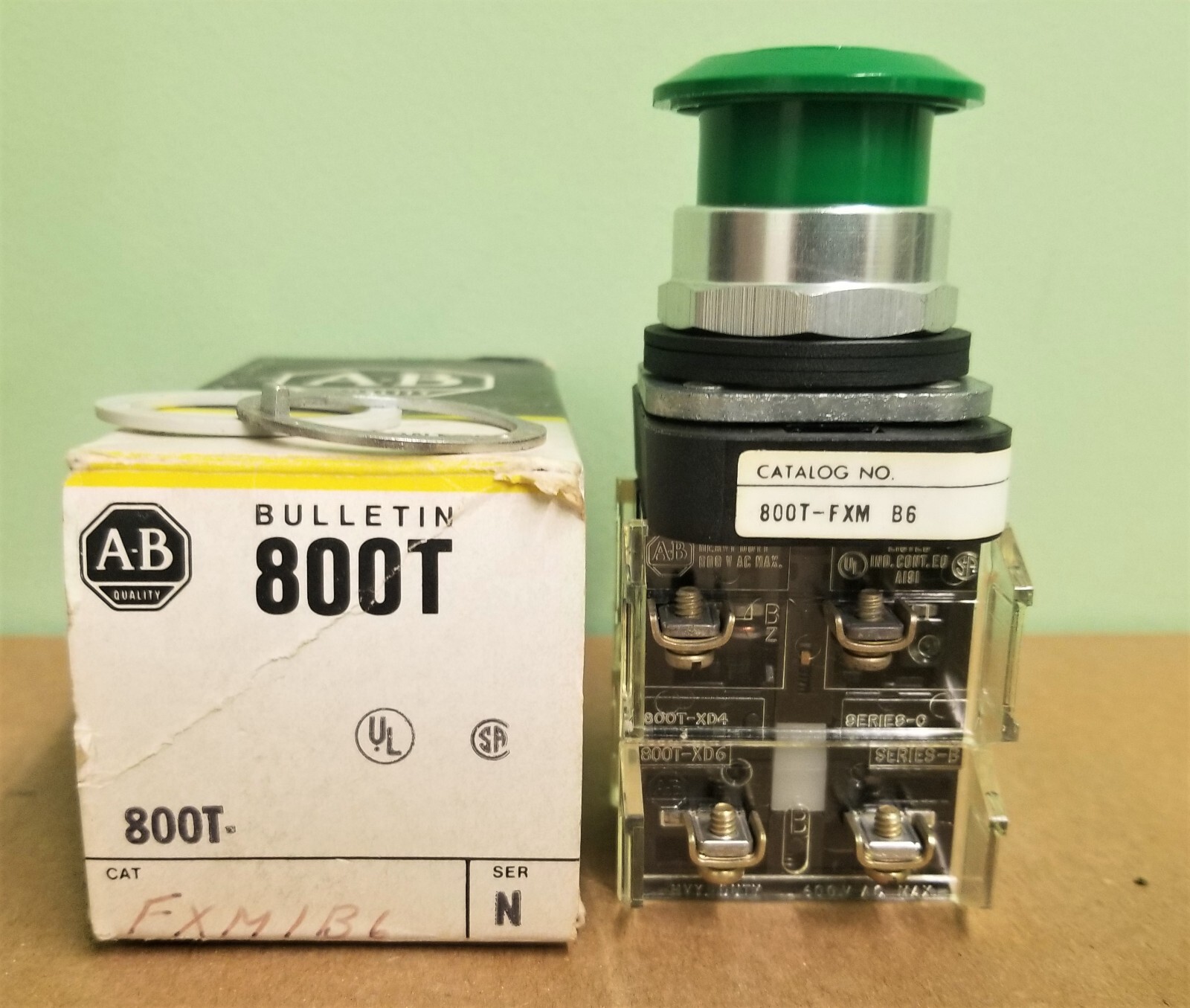 ALLEN BRADLEY 800T-FXMB6 PUSH-PULL BUTONS