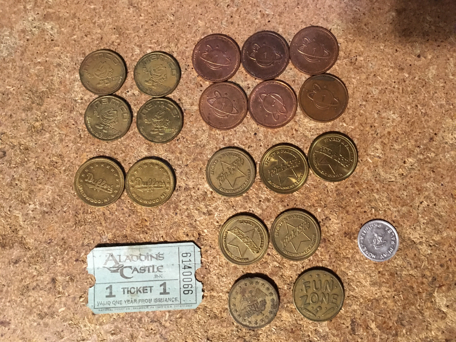 LOT OF 20 AMUSEMENT PARK GAME TOKEN RINK SIDE SPORTS NAMCO ALADDIN'S CASTLE