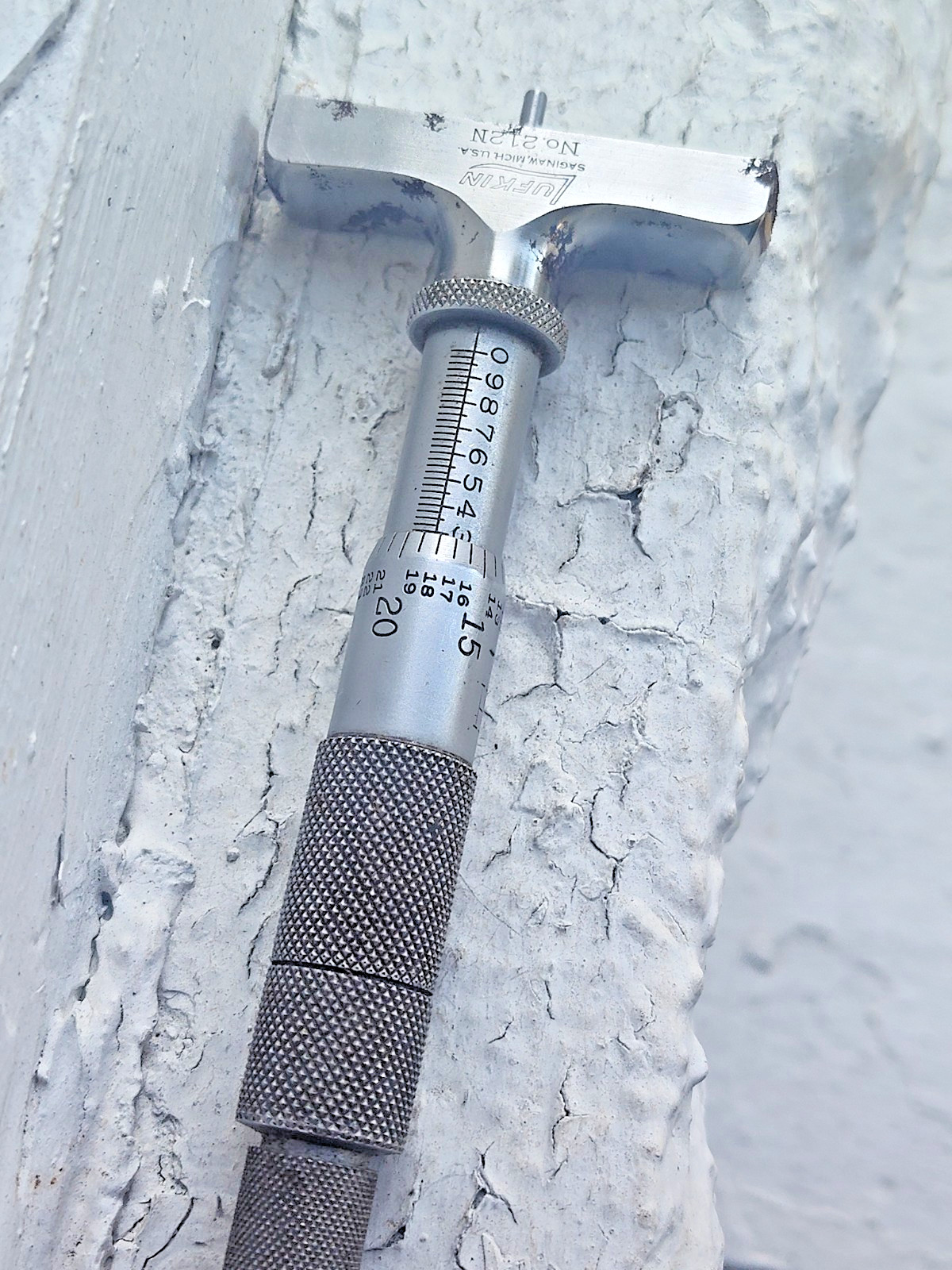 Vintage Lufkin model # 212N, 0-3" depth micrometer with box