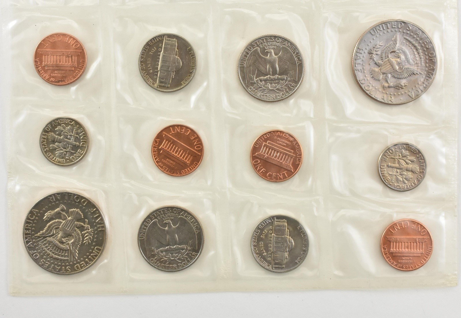 1982 Uncirculated Souvenir Set P/D *8205
