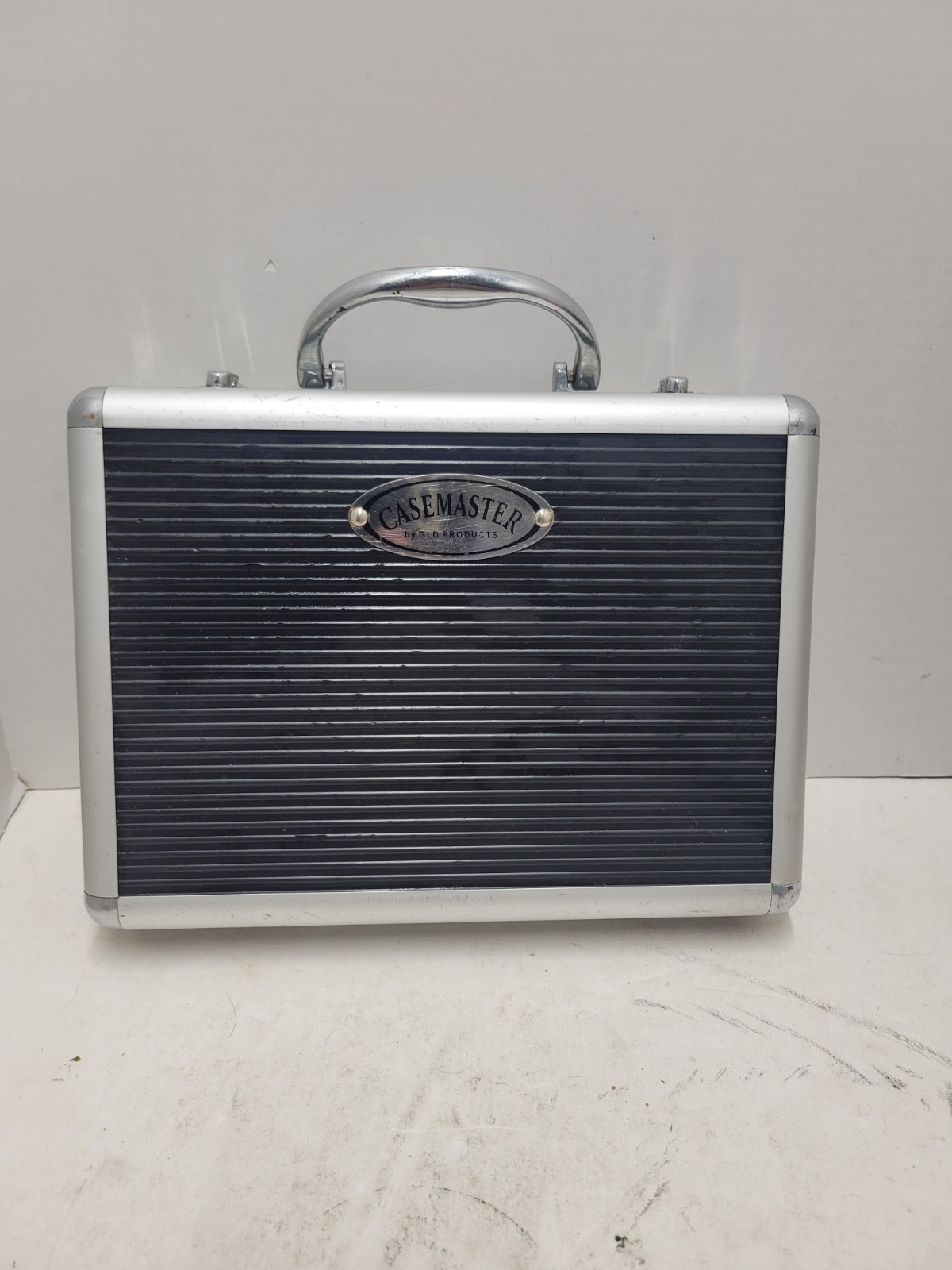 Casemaster Legion Aluminum Dart Storage/Travel Case Is Damaged Comes With Extras