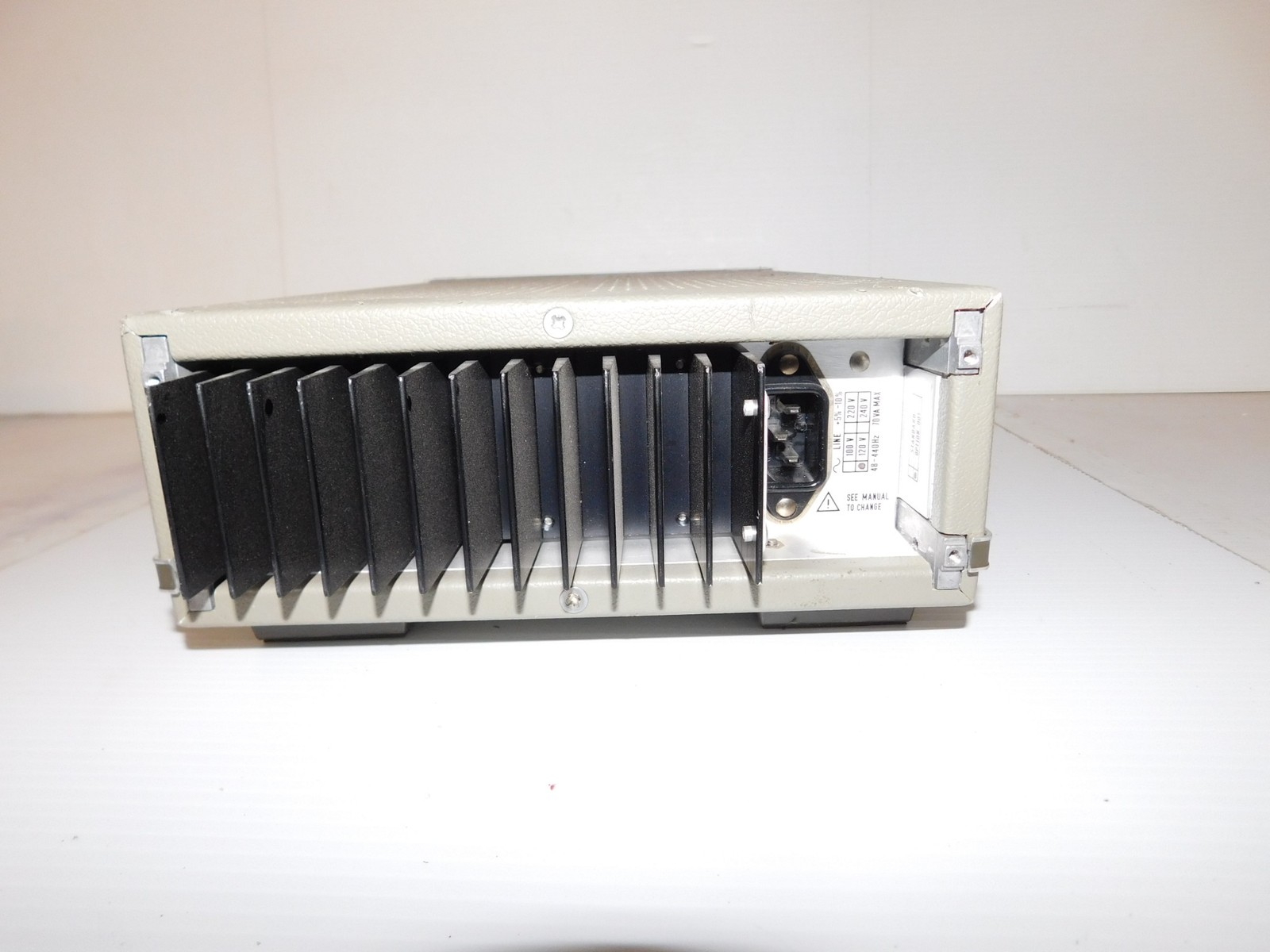 HEWLETT PACKARD 8111A PULSE/FUNCTION GENERATOR 20 MHZ (SML128)