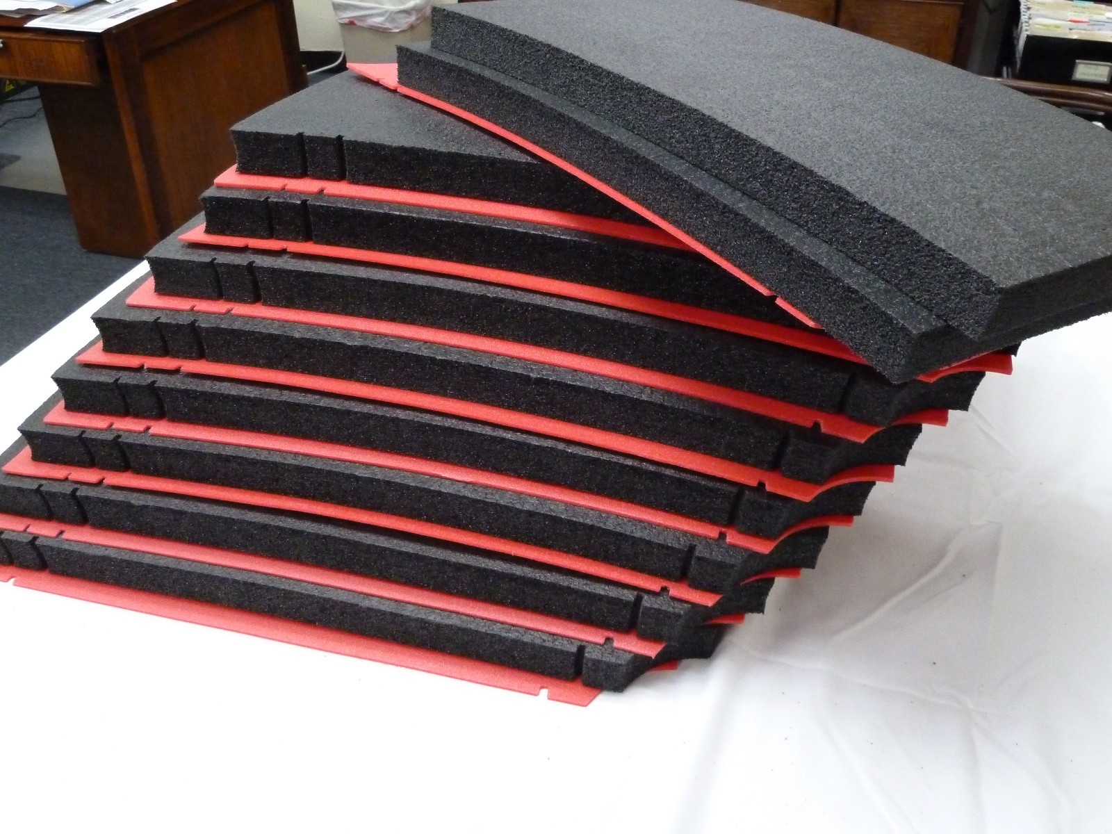 Older version - Pelican 0450 foam. Solid foam w/ red backing. Tool Shadowing