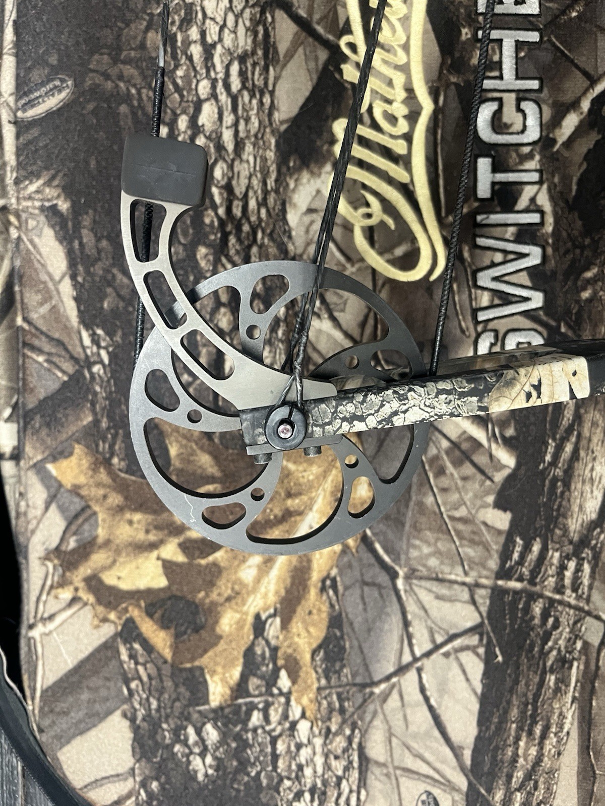 Mathews Solocam Switchback Bow With Case, sight ,and much more!