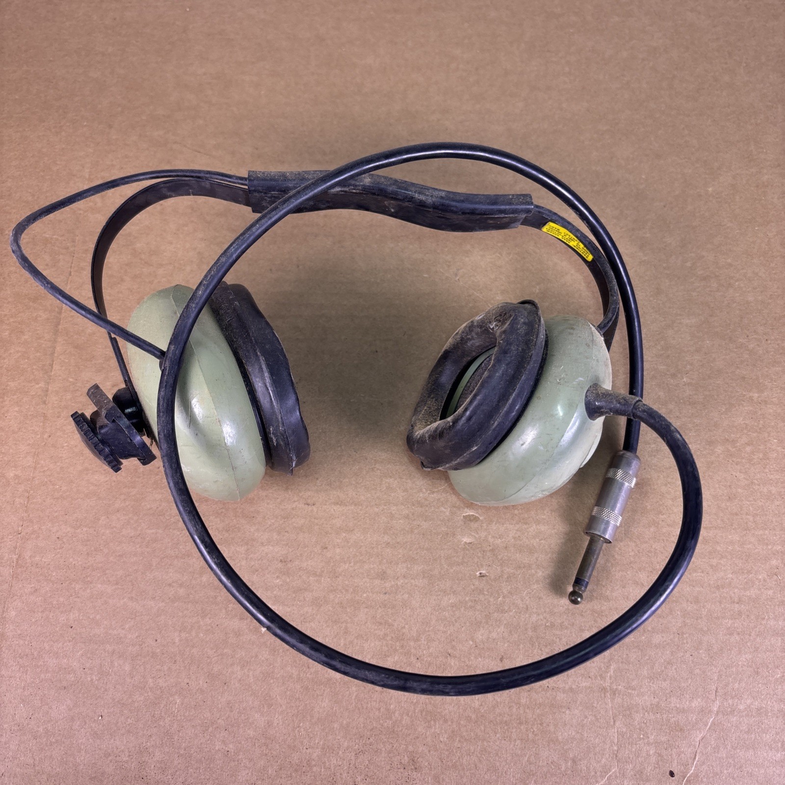 DAVID CLARK H5040 Behind-The-Head Voice Powered Headset with M642/4-3 Plug 711