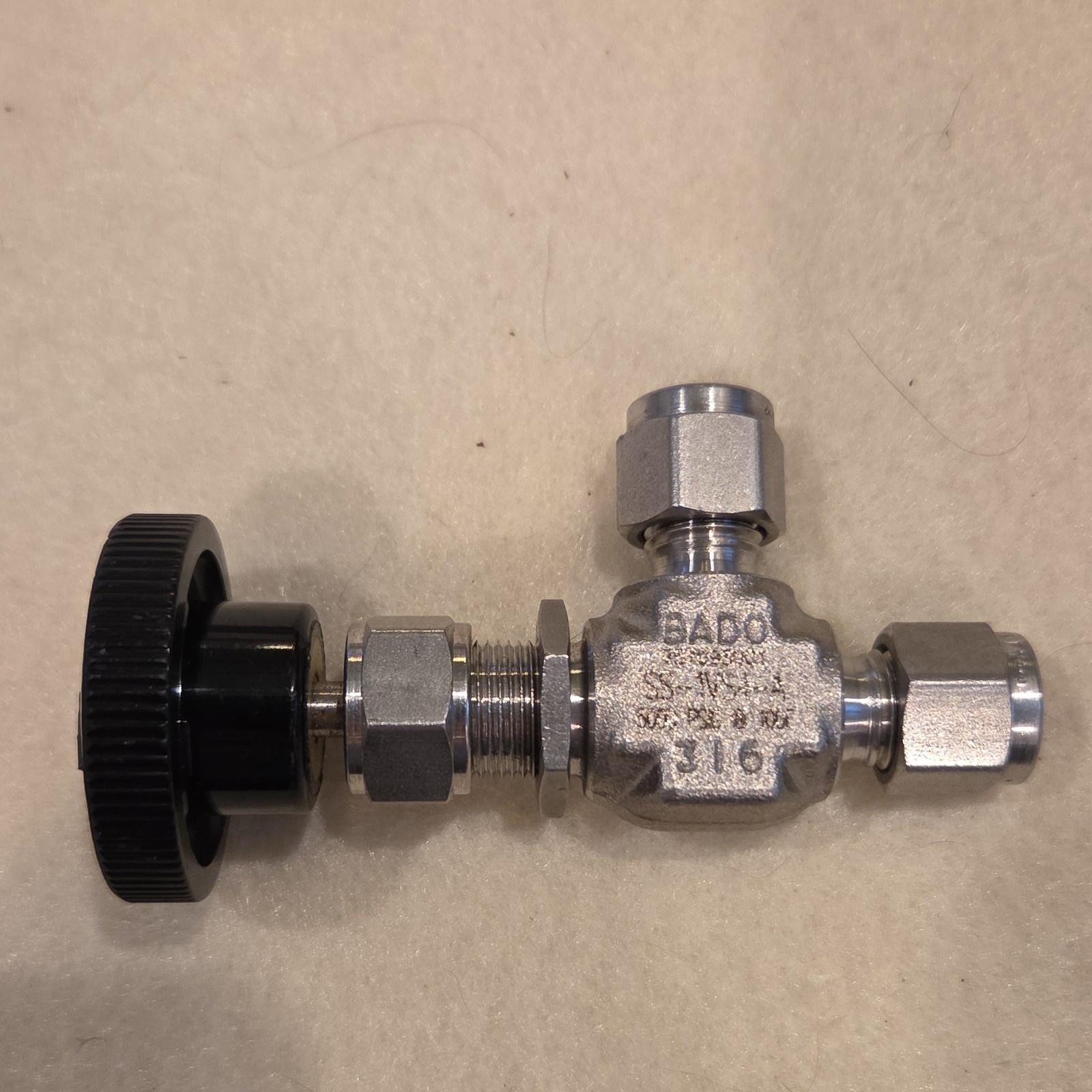 Swagelok SS-1VS4-A 5000PSI Needle Valve Stainless Steel 1/4" Compression
