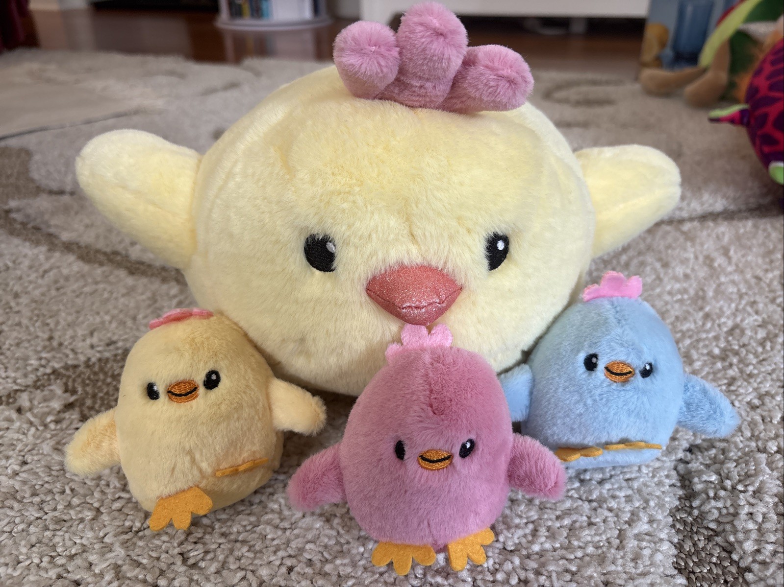 FAO Schwarz Plush Toy Chibi Families Triplet Mom & Babies Chick Pink Blue Yellow