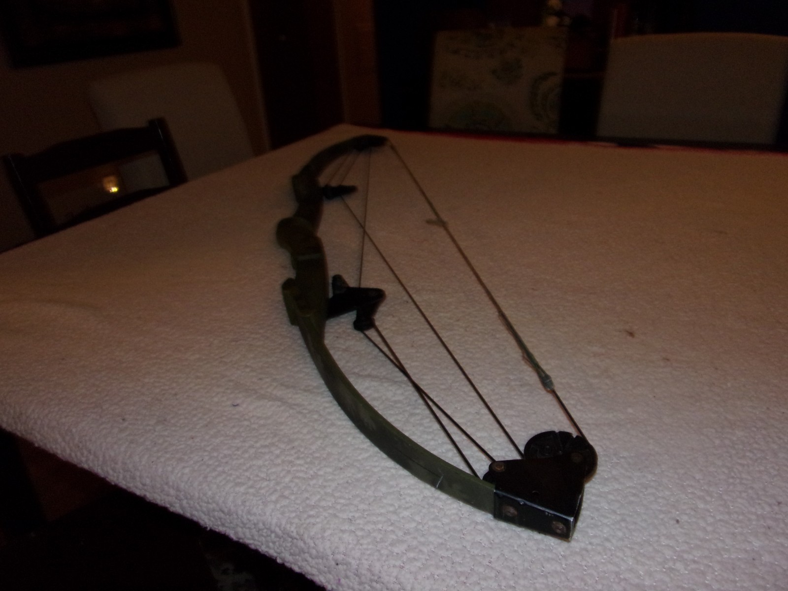 Vintage Bear Whitetail Hunter Green Camo Compound Bow