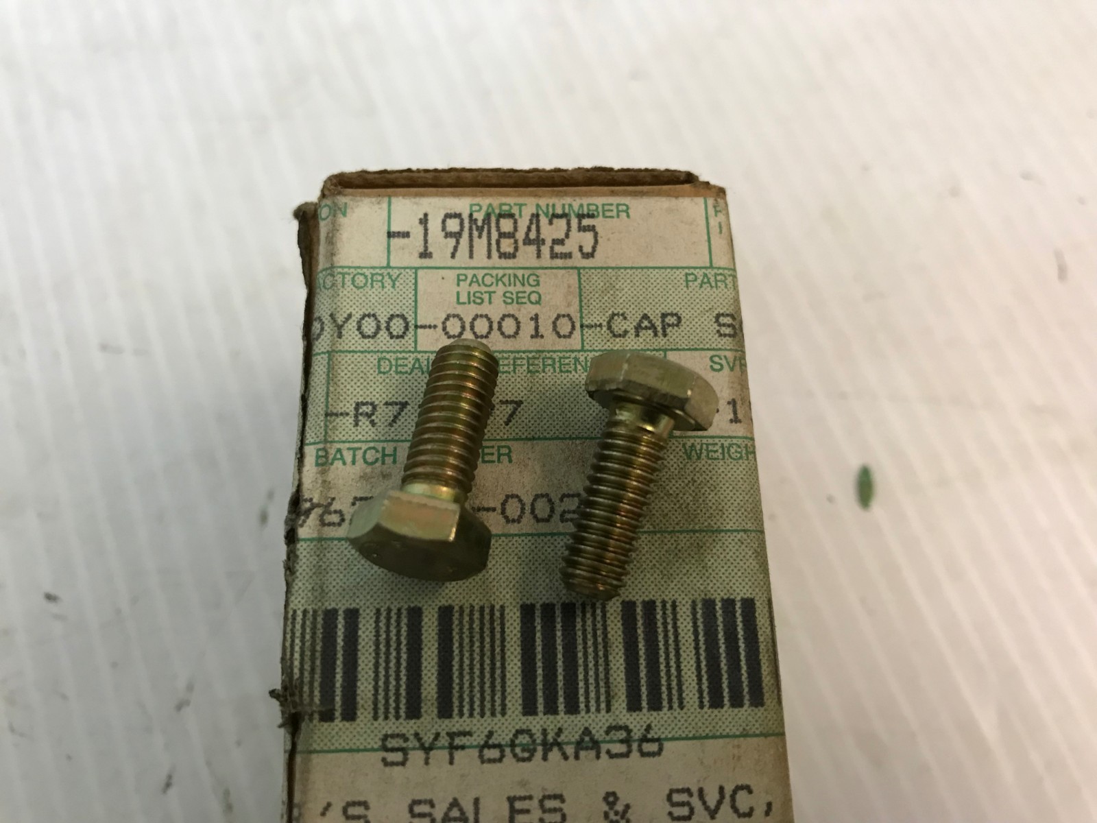 19M8425 GENUINE John Deere CAP SCREW  QTY of 2  Replaces 208006160, 9020506160