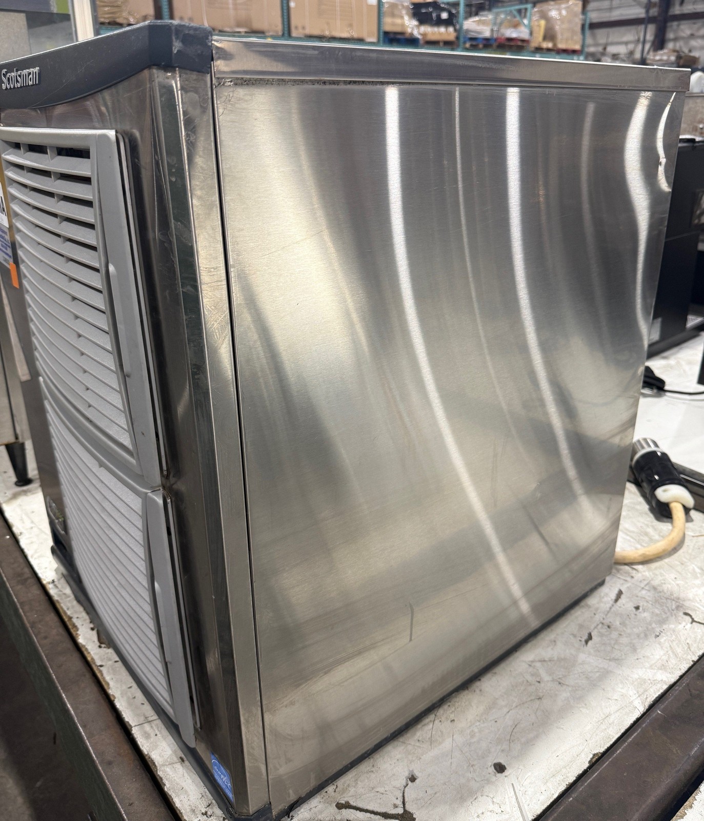 SCOTSMAN F1222A-3D 22" AIR COOLED FLAKE ICE MACHINE