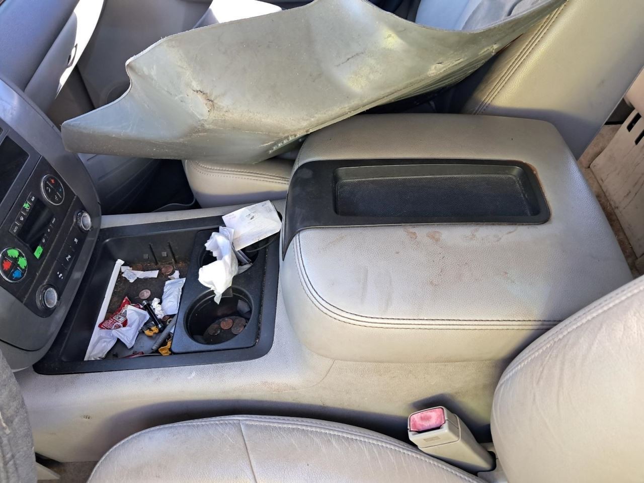 YUKON 2008 Glove Box 4826678