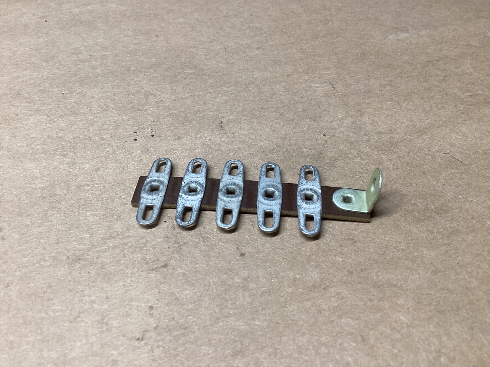 LOT OF 10 SOUDER TERMINAL STRIPS 5 LUGS VERTICAL #114H119*CO