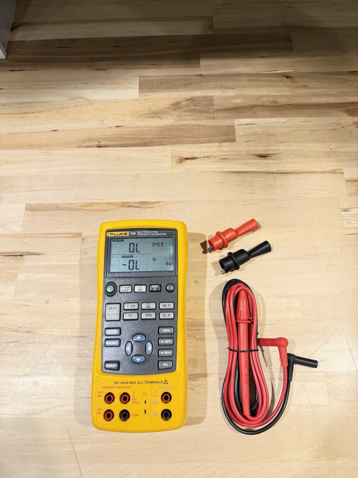 FLUKE 725 MULTIFUNCTION PROCESS CALIBRATOR W/ LEADS & CLIPS FREE SHIPPING TESTED