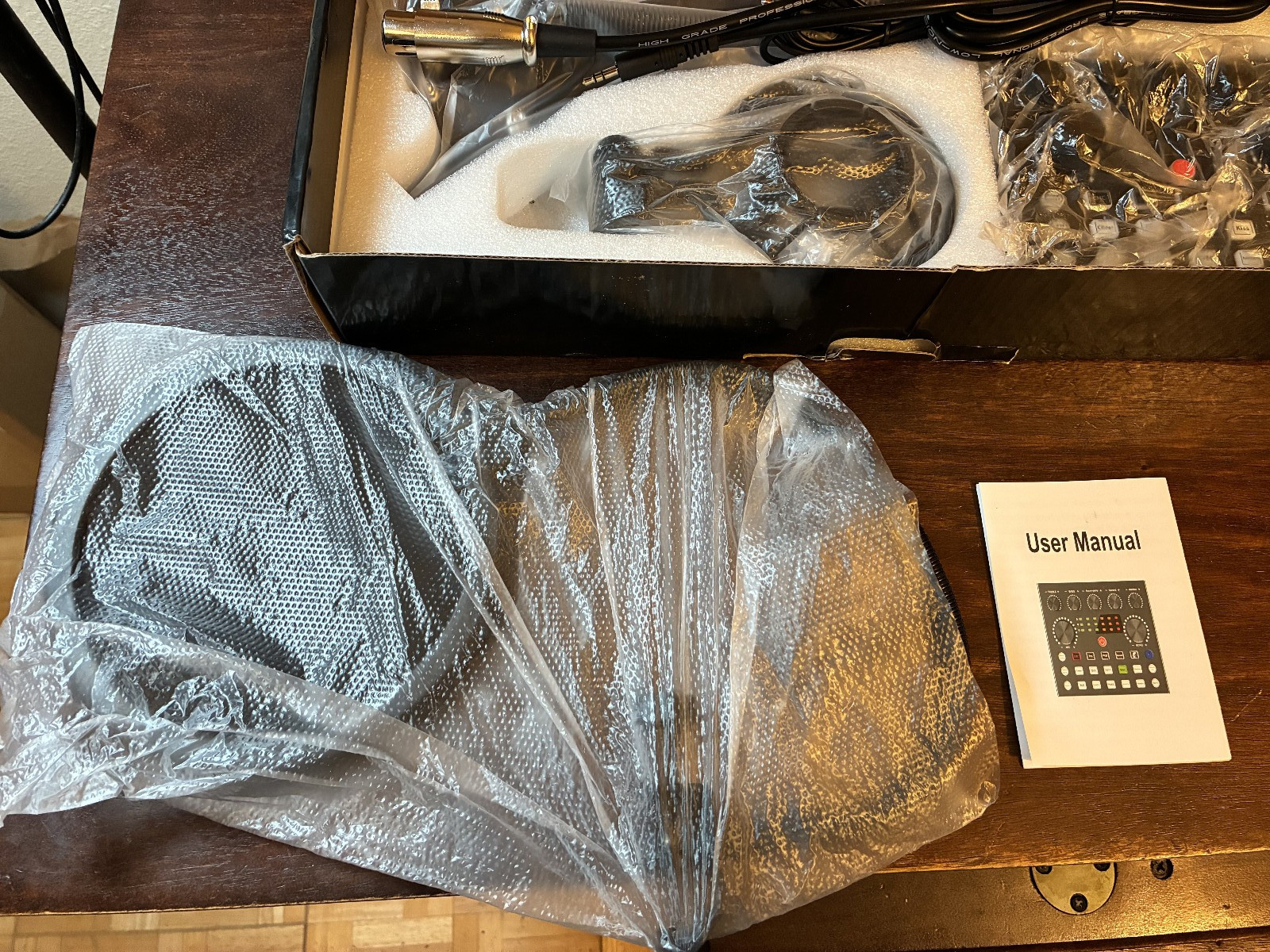 Professional Condenser Microphone Legendary Vocal, Open box
