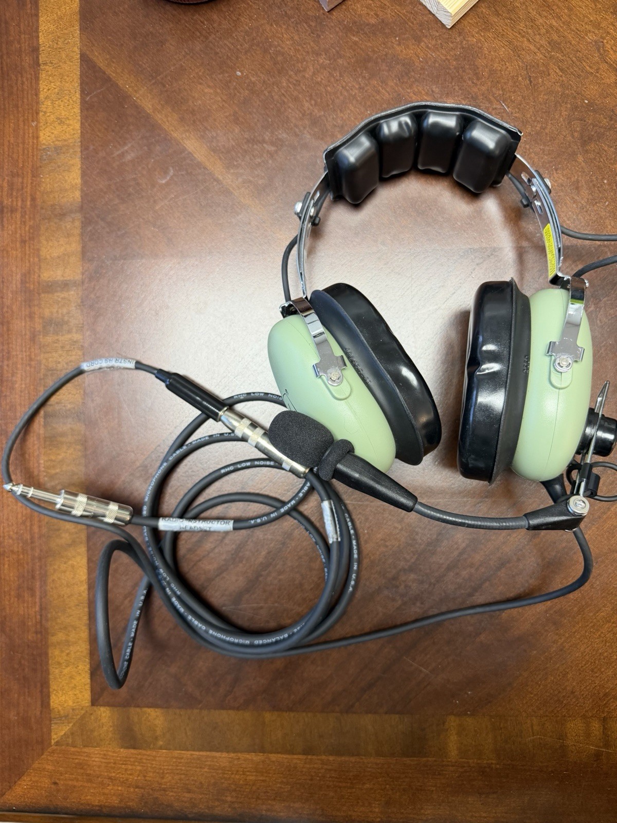 David Clark Pilot’s Flight Headset. In Like New Condition.