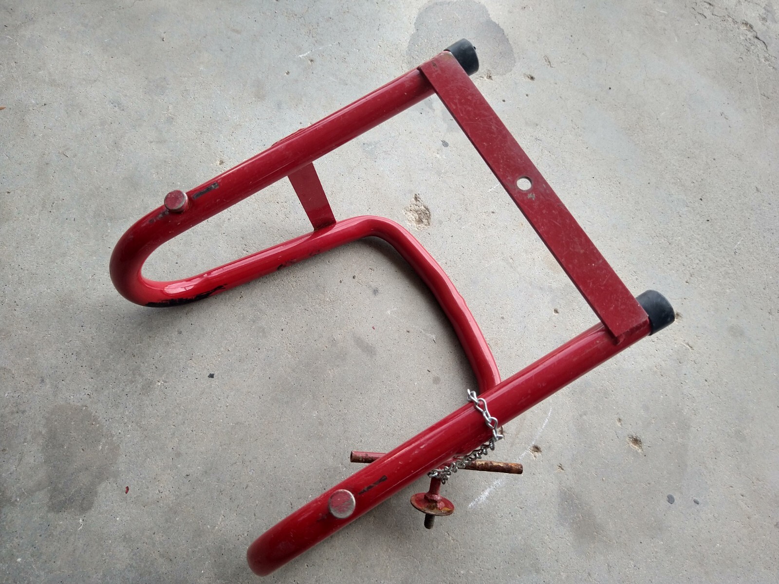 Pingel Removable Motorcycle Wheel Chock Up to 7.75 Inch Tire Width Red