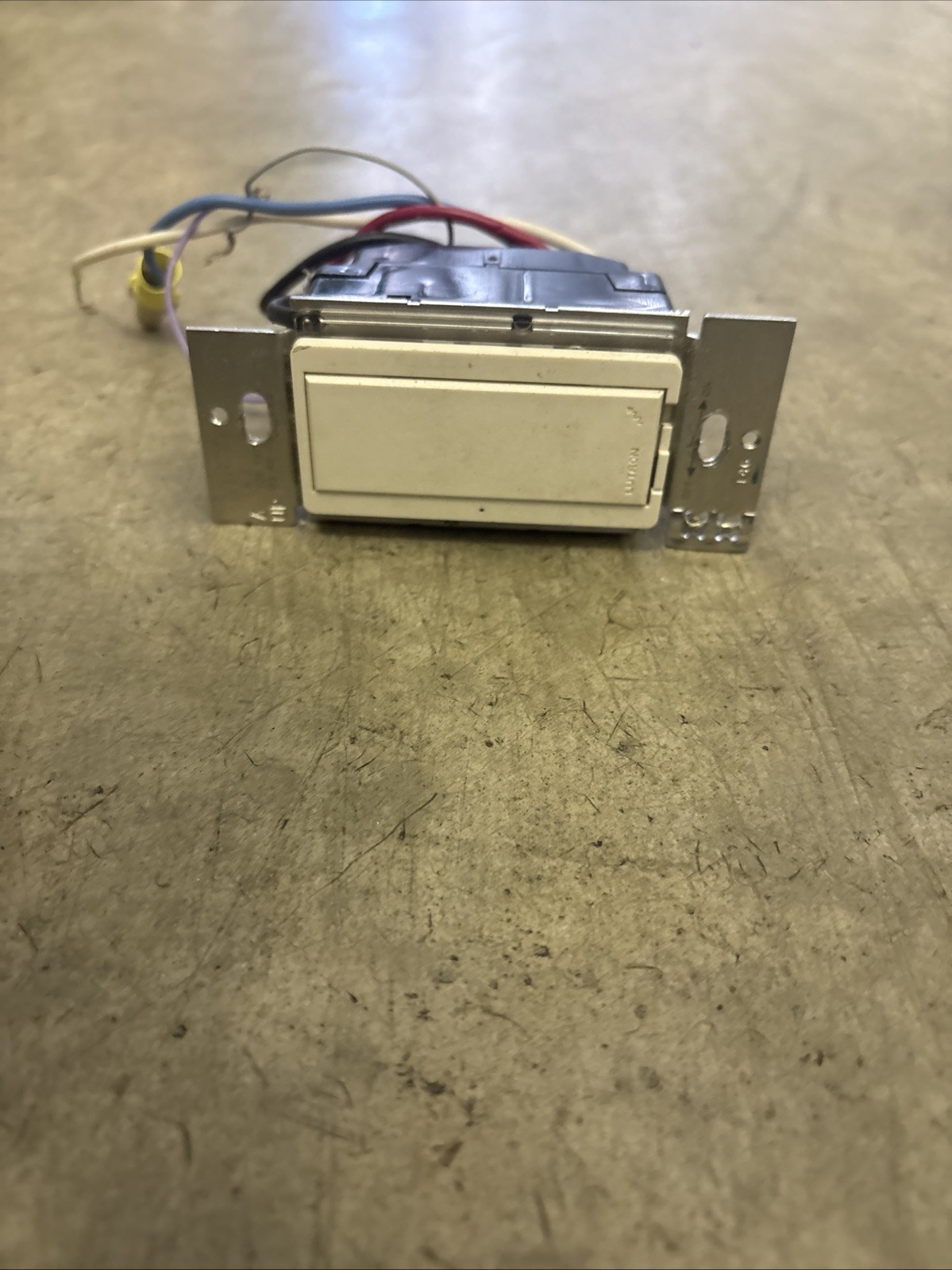 Lutron HWD-8ANS Electronic Dimmer Switch BISCUT