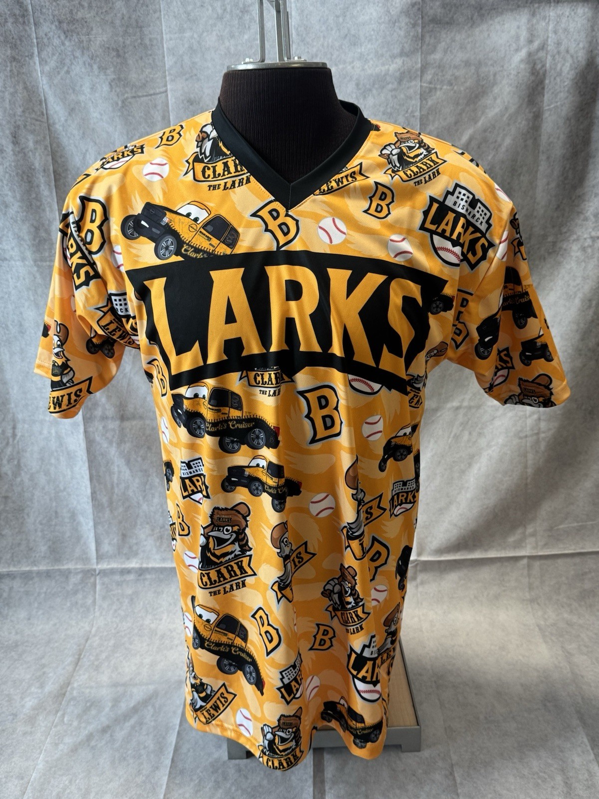 Bismarck Larks Northwoods League Adult Medium Jersey Clark's Cruiser Lewis Clark
