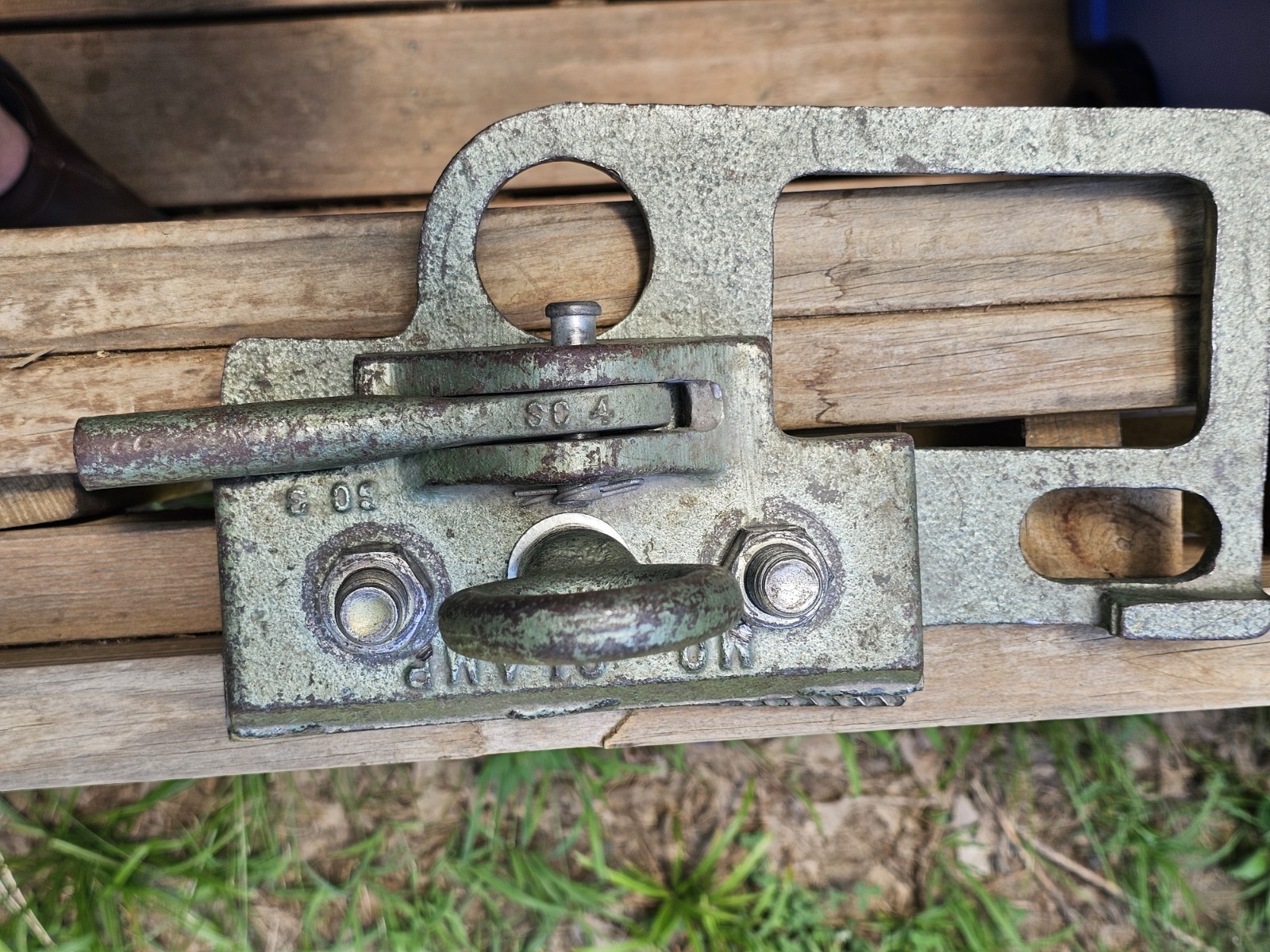 MO-CLAMP SILL CLAMP LEFT HAND Vintage Pat. No. 3695653