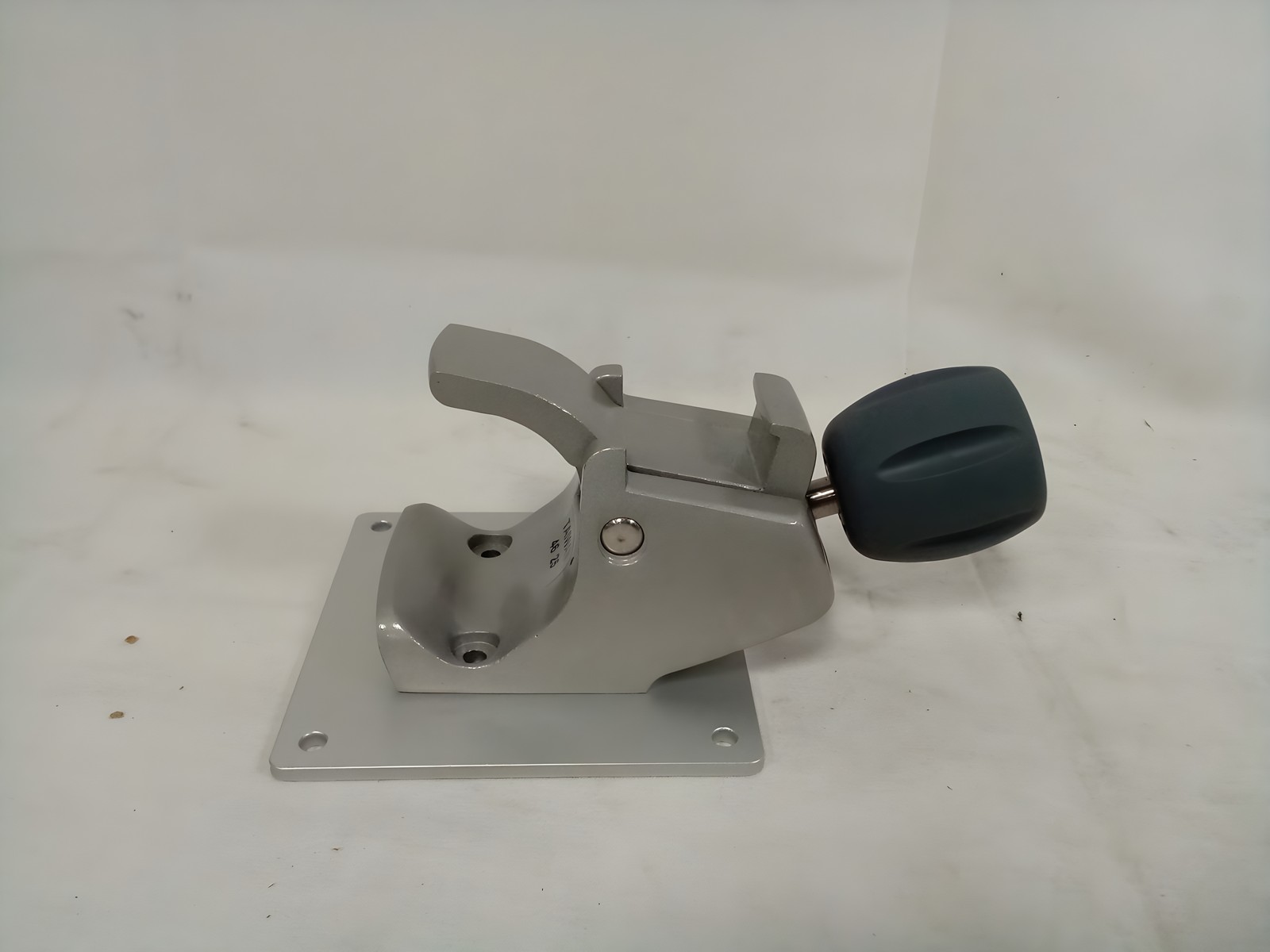 Nihon Kohden NK-0051-01 PRC Clamp Mount for PVM-2701 Monitor