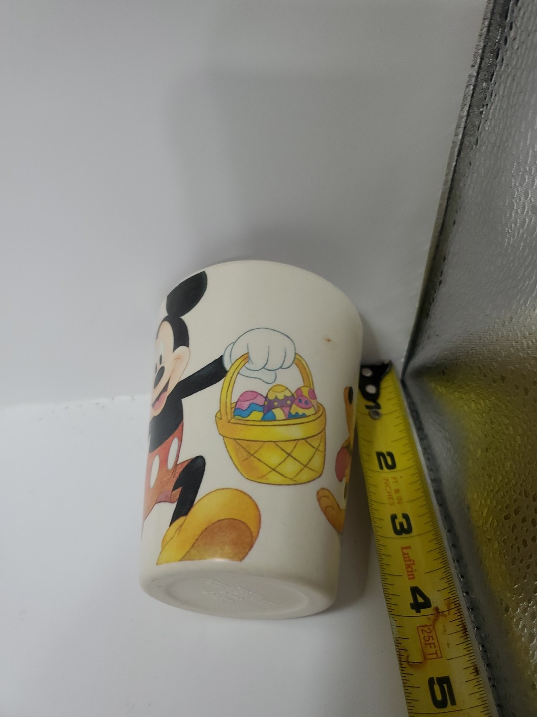VINTAGE DISNEY CUP FEATURING MICKEY MOUSE AND PLUTO FROM THE 70'S