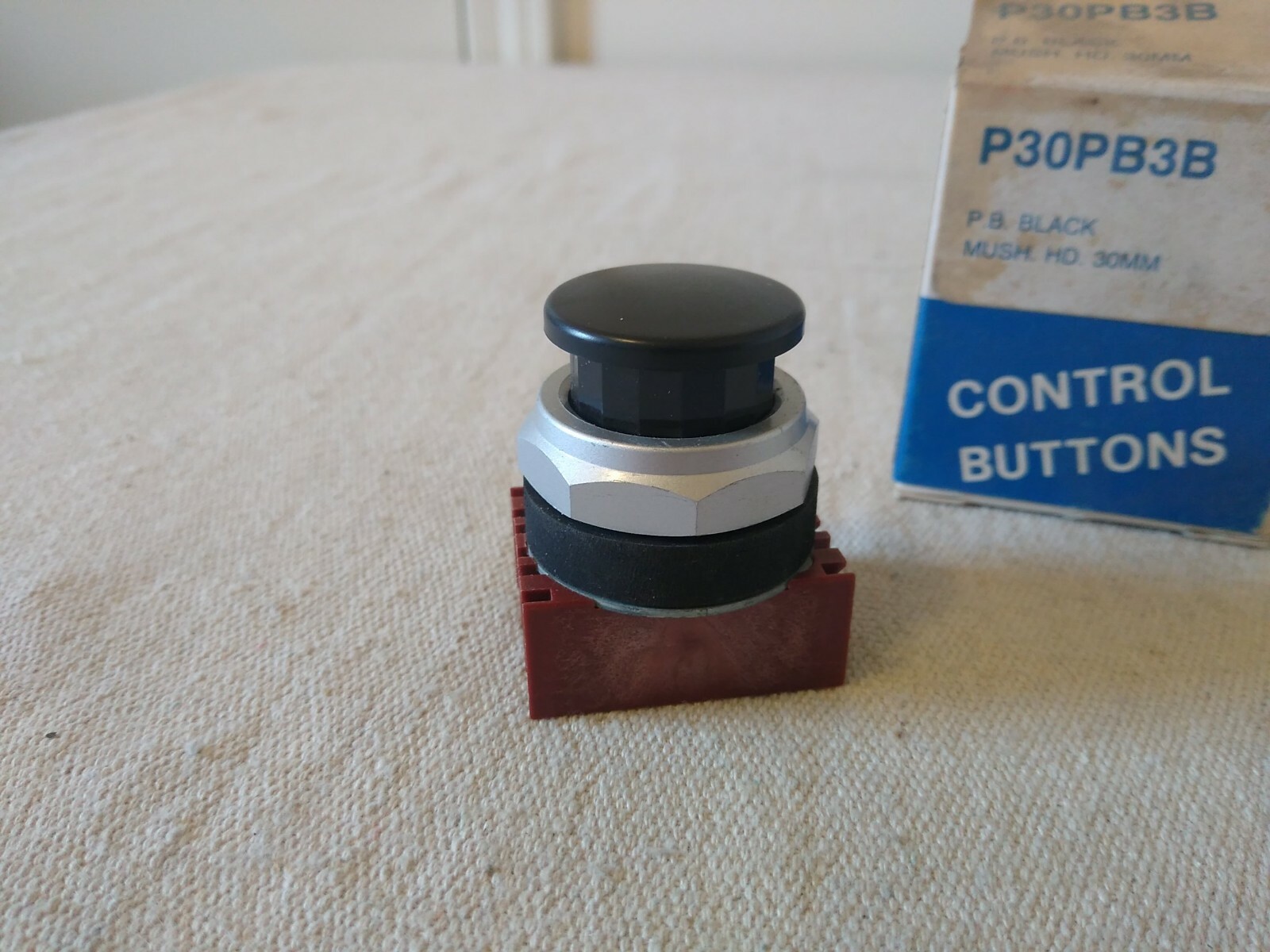 Siemens Allis Push Button P30PB3B Black Mushroom Head 30MM NIB