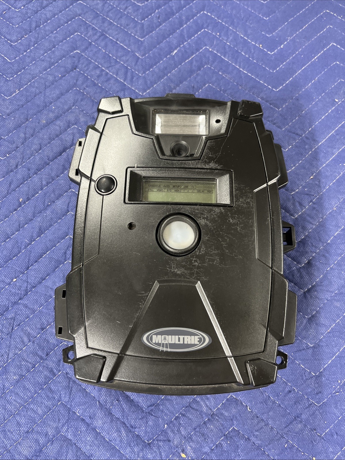 MOULTRIE MODEL MFH-DGS-100V2 GAME TRAIL CAMERA  TAKES 6V BATTERY