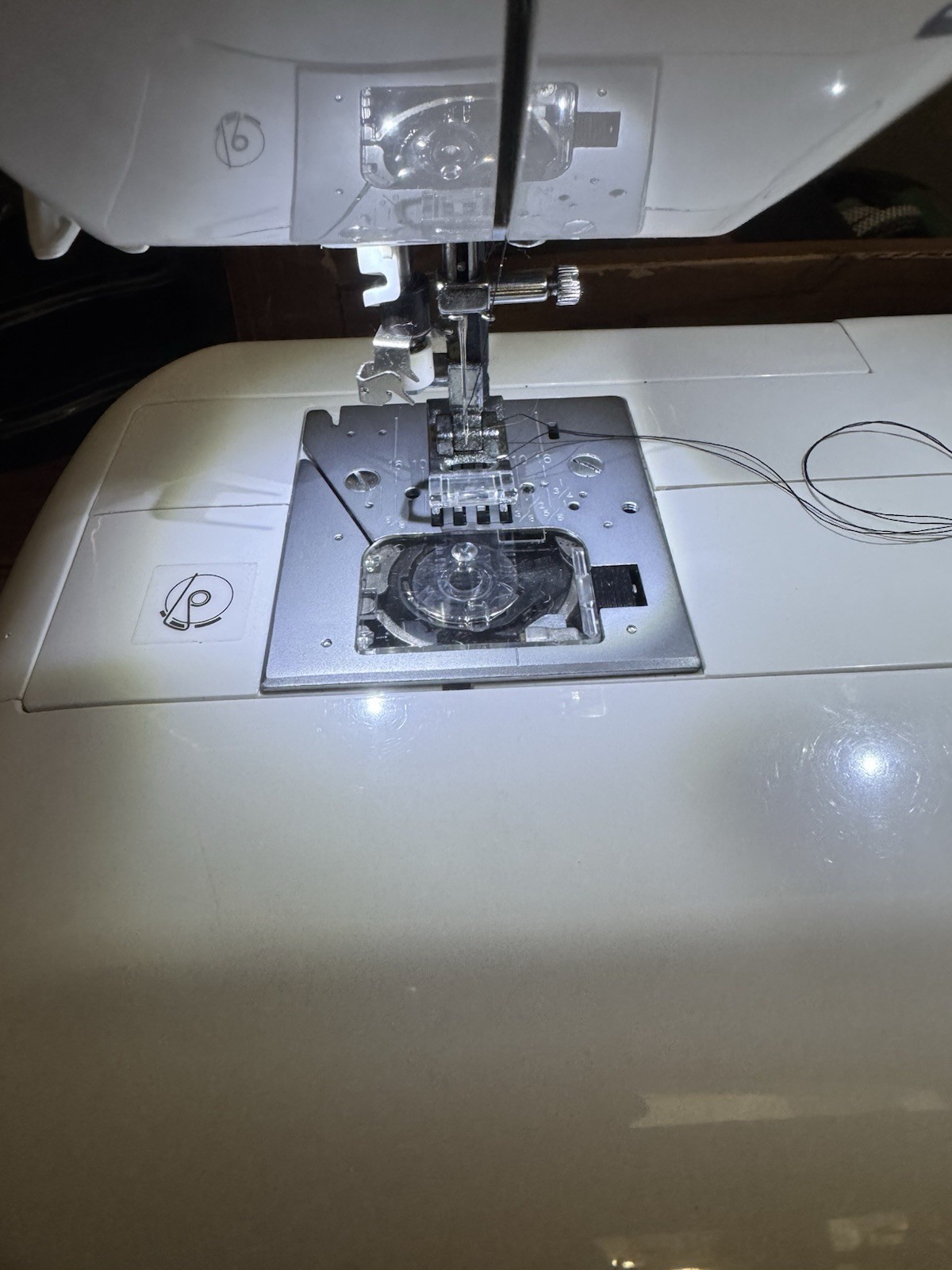 Singer Curvy Sewing Machine Model 8763 Excellent Condition