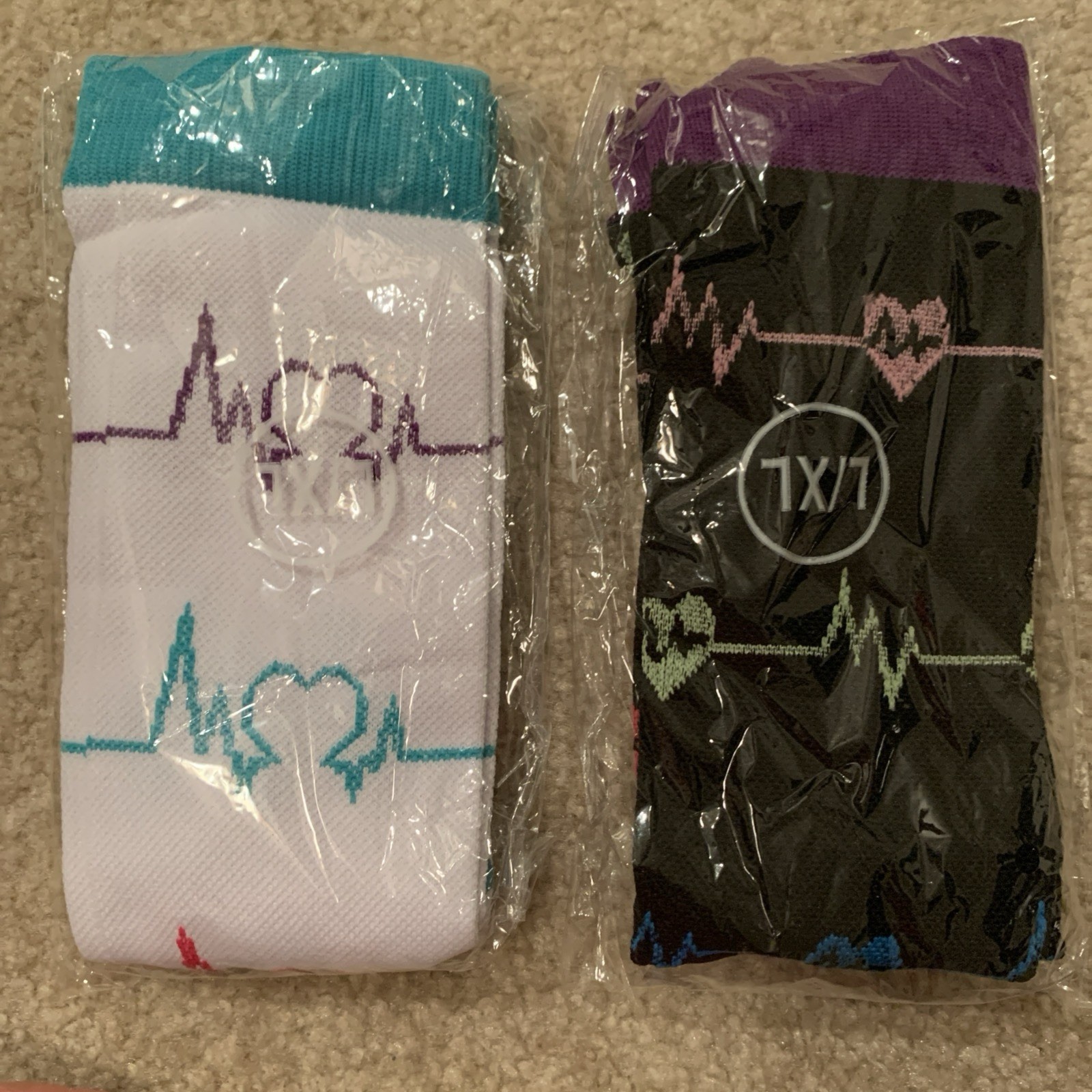 2 pr Compression Socks With ekg Design Size L/XL Black White