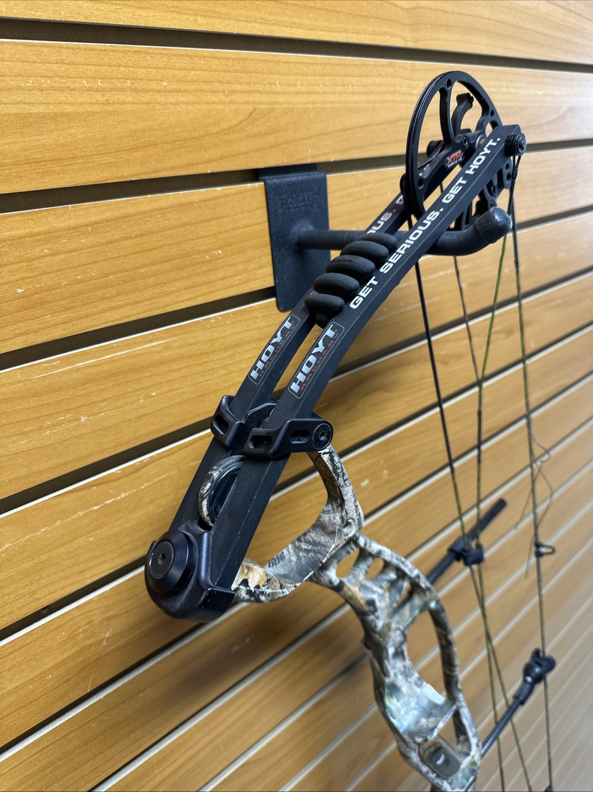 Hoyt Alpha Max 32 Compound Bow - RH - #3 Cam - #3 Mod