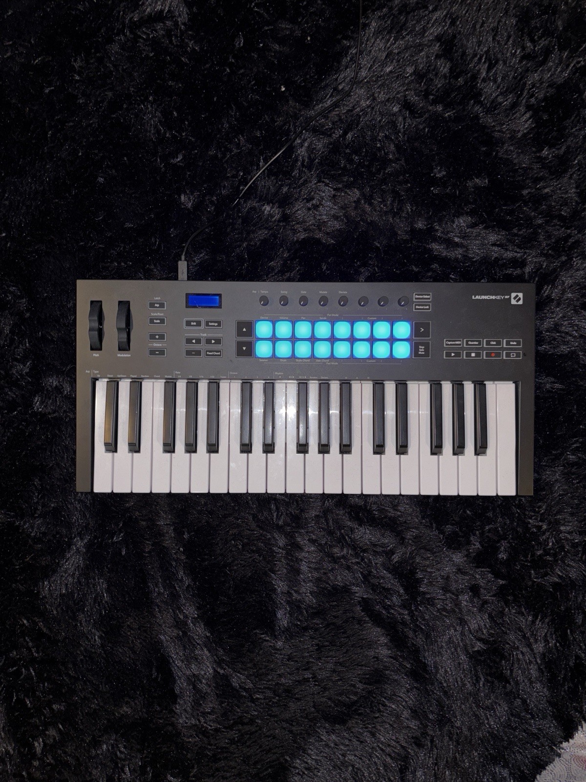 Novation Launchkey 37 37-Key MIDI Keyboard Controller with Pads