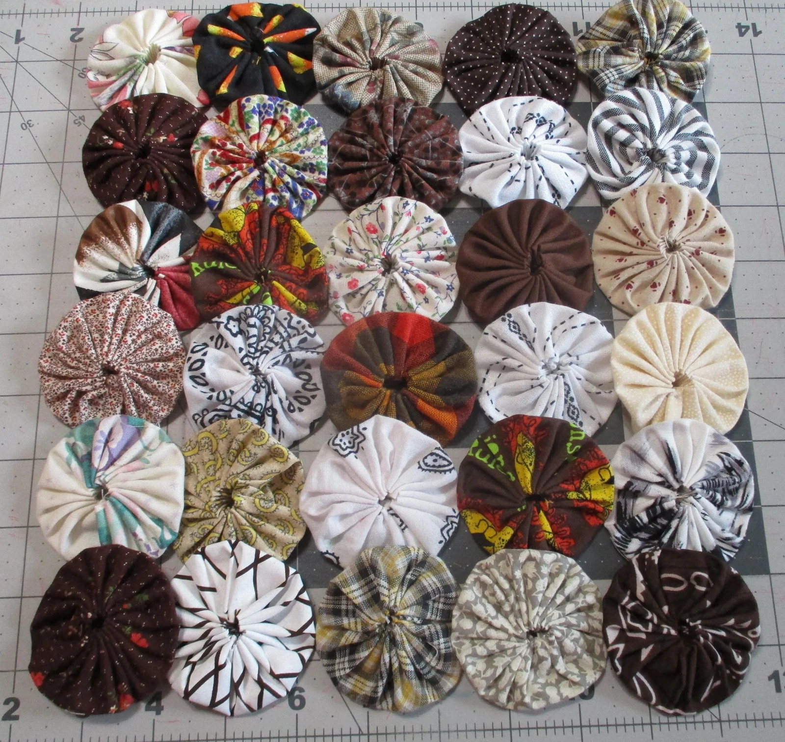 30 Neutral  fabric Quilt Applique Rosette Suffolk Puff Handmade 2" yoyos yoyo's