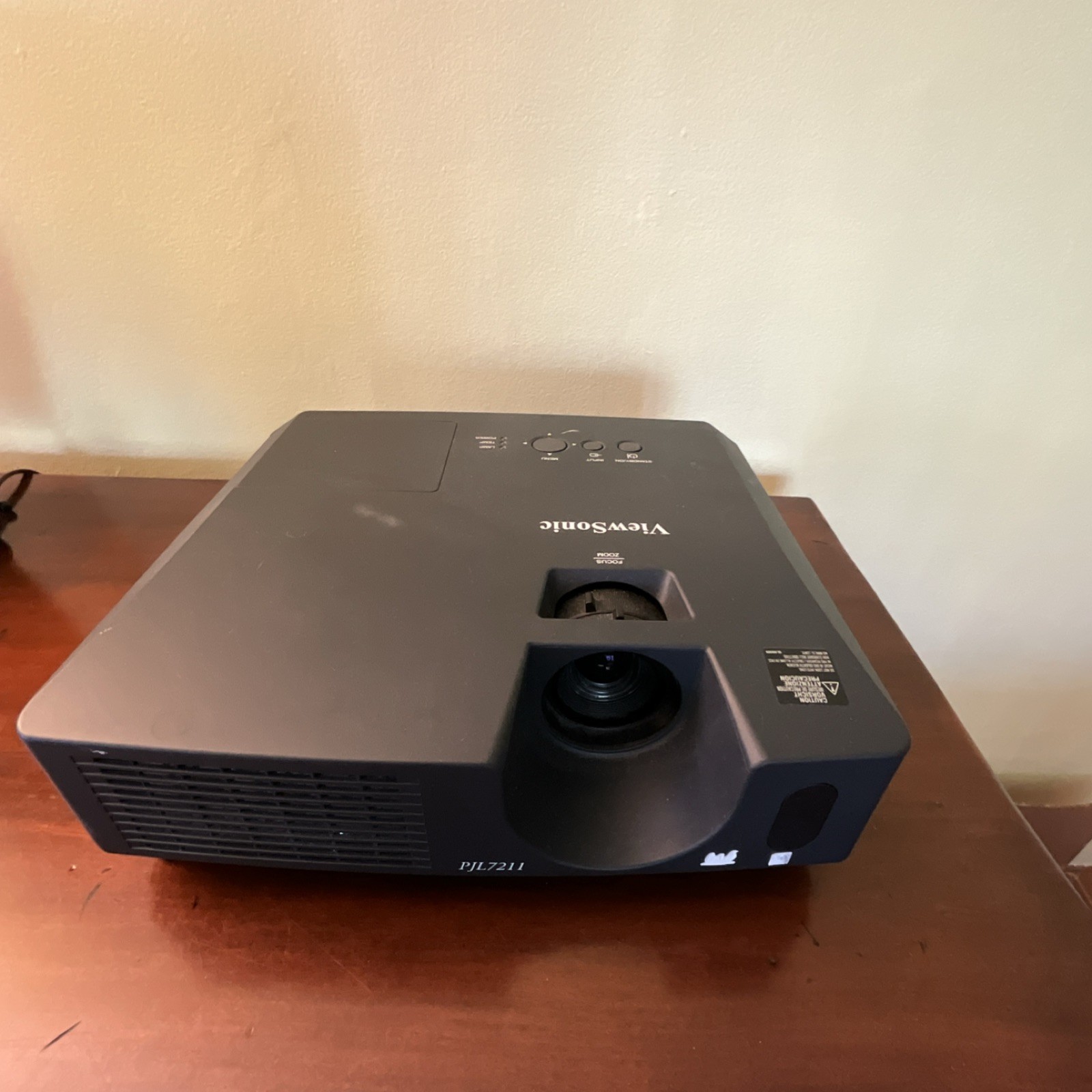 ViewSonic PJL7211 LCD Projector Black VS12890 Remote & HDMI cable Included