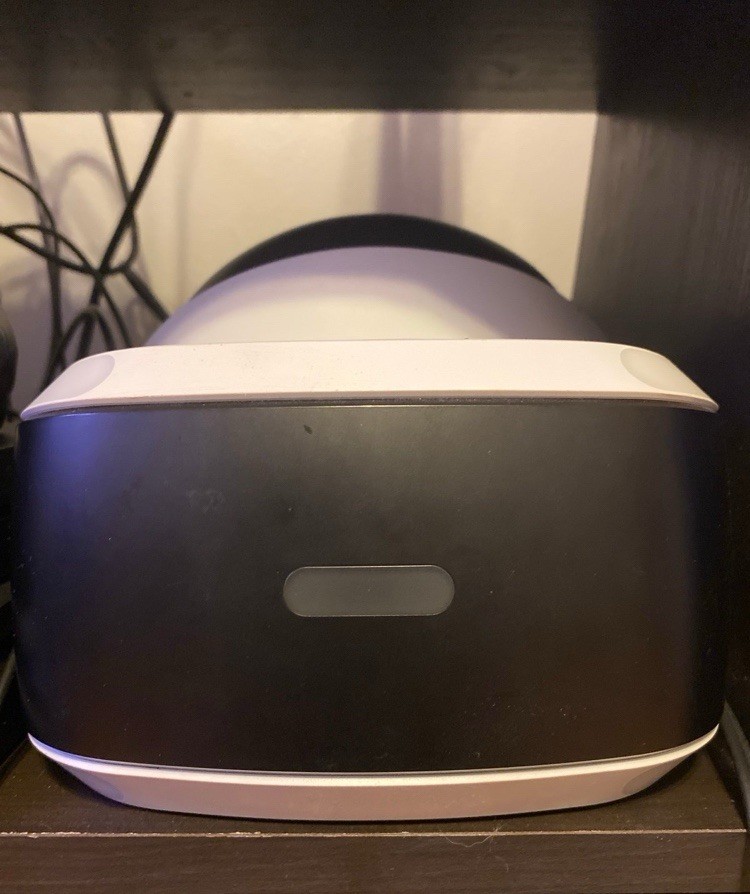 COMPLETE Sony PS4 Slim 1TB + PSVR + Move Controllers + PS4 Controller