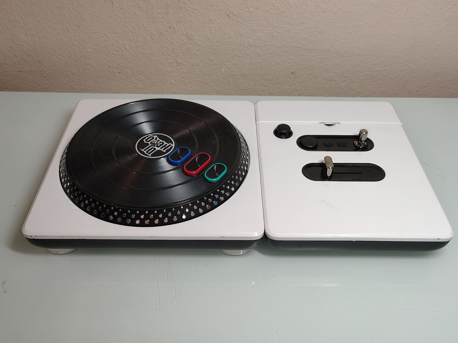 DJ Hero Turntable Controller (Nintendo Wii) Limited Edition White