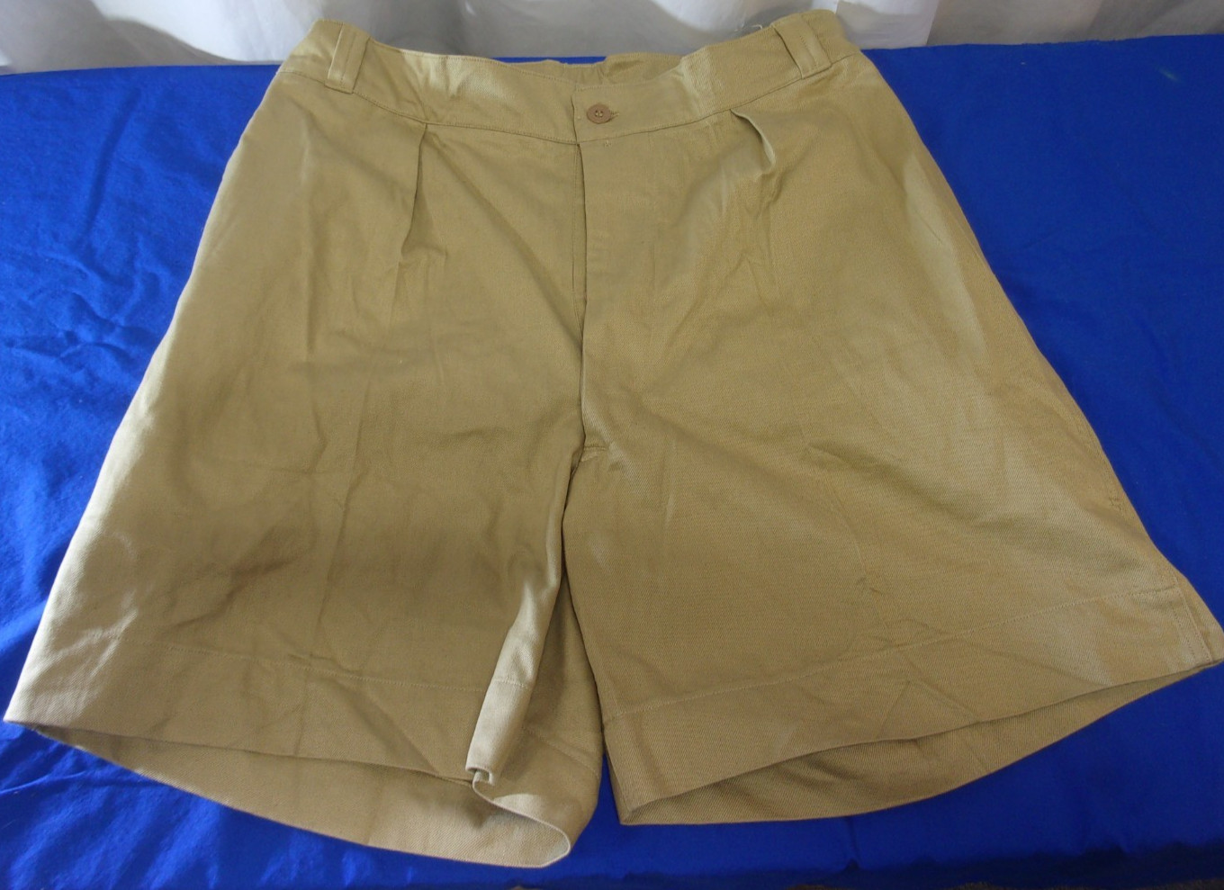 VINTAGE GERMAN UNIFORM TAN SHORTS SIZE 36