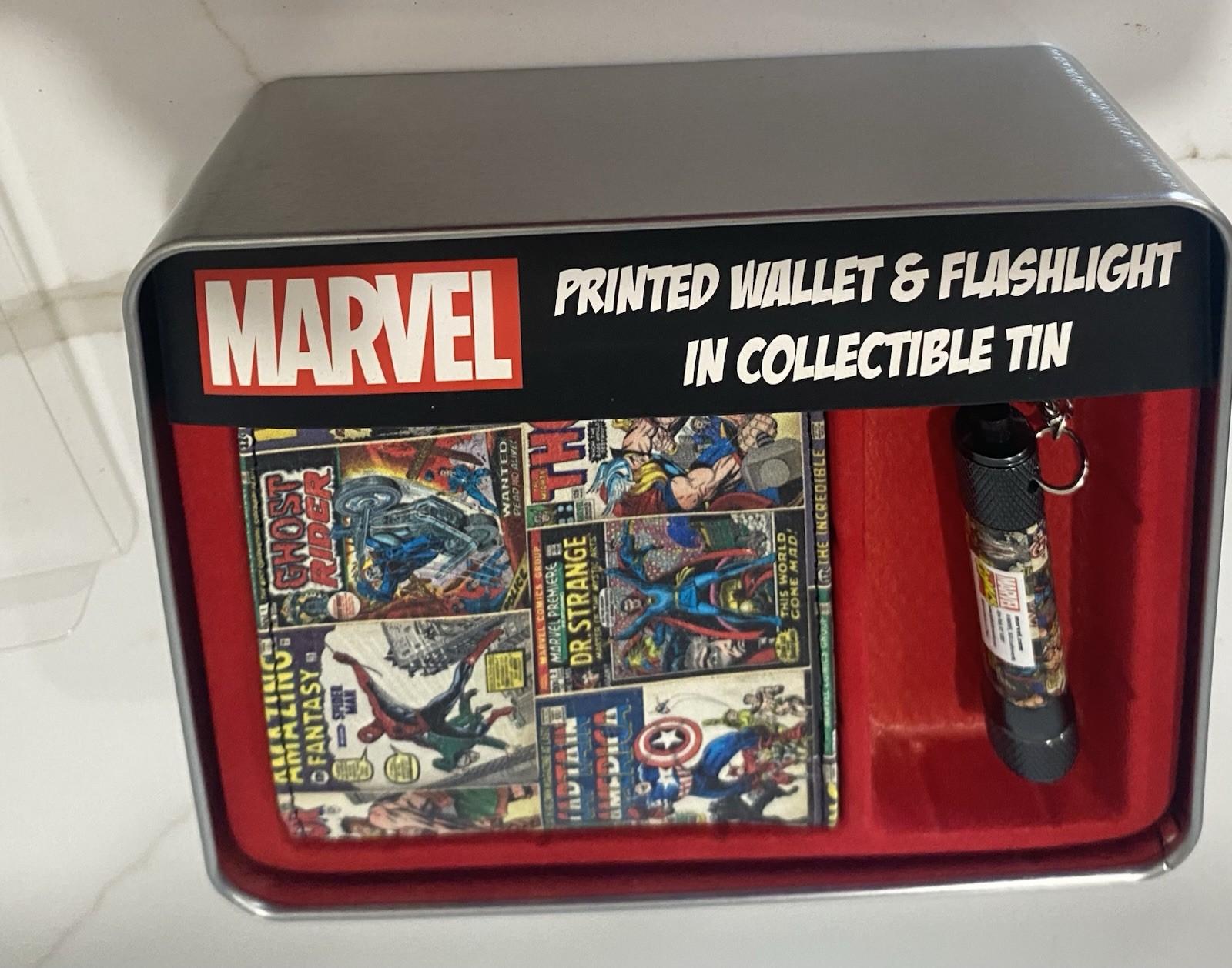 MARVEL PRINTED WALLET & FLASHLIGHT IN COLLECTIBLE TIN BRAND NEW IN BOX